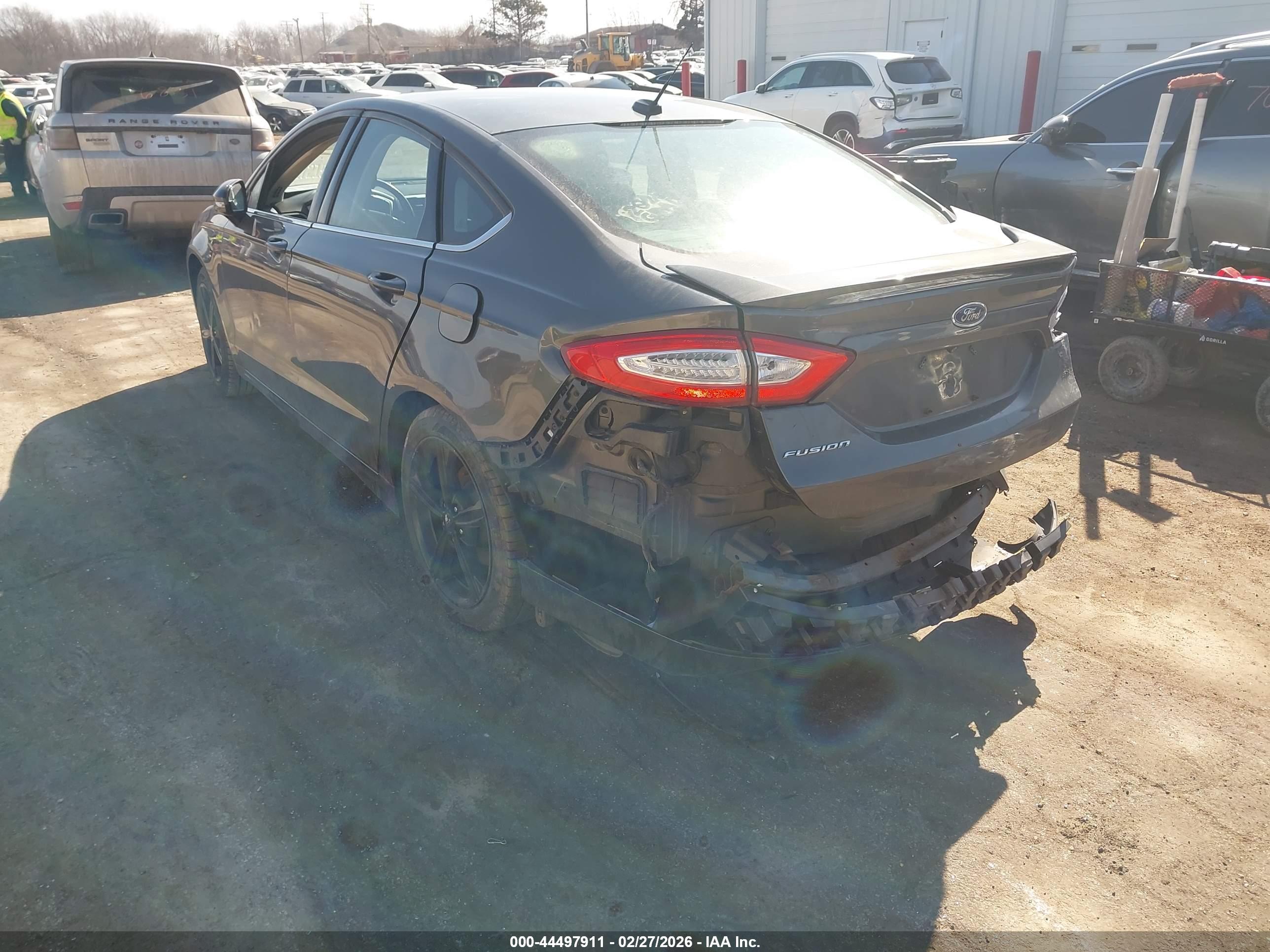 FORD FUSION image 4