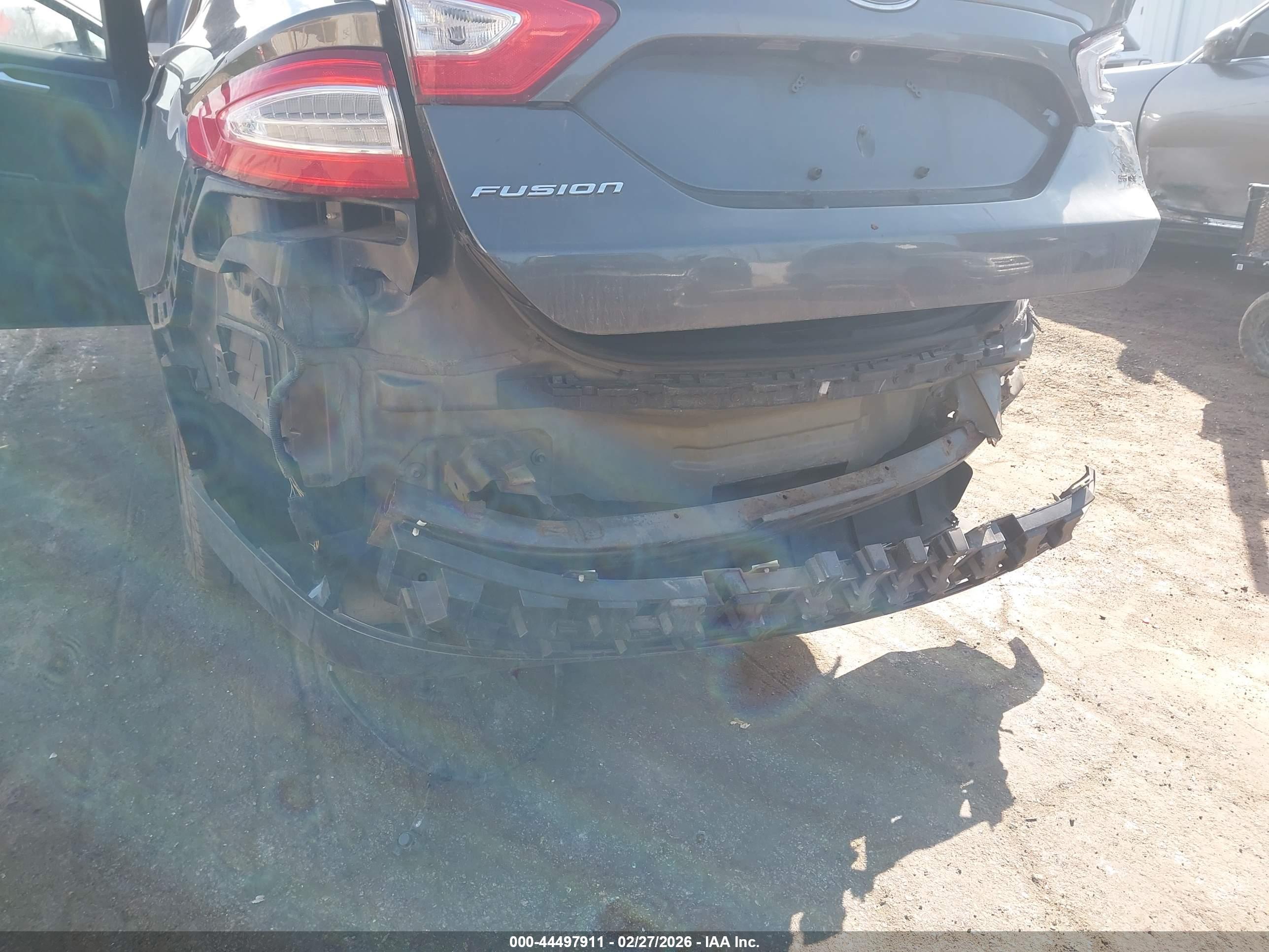 FORD FUSION image 6