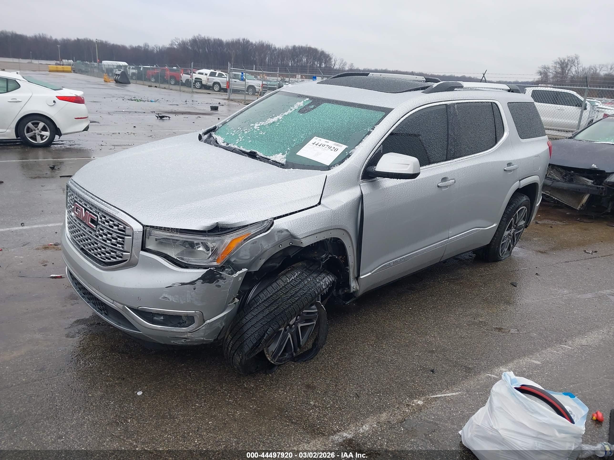 GMC ACADIA image 2