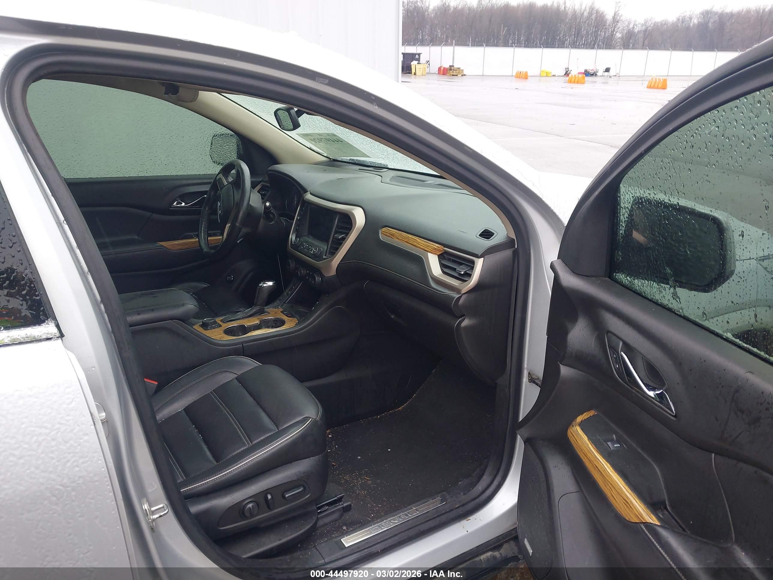 GMC ACADIA image 5