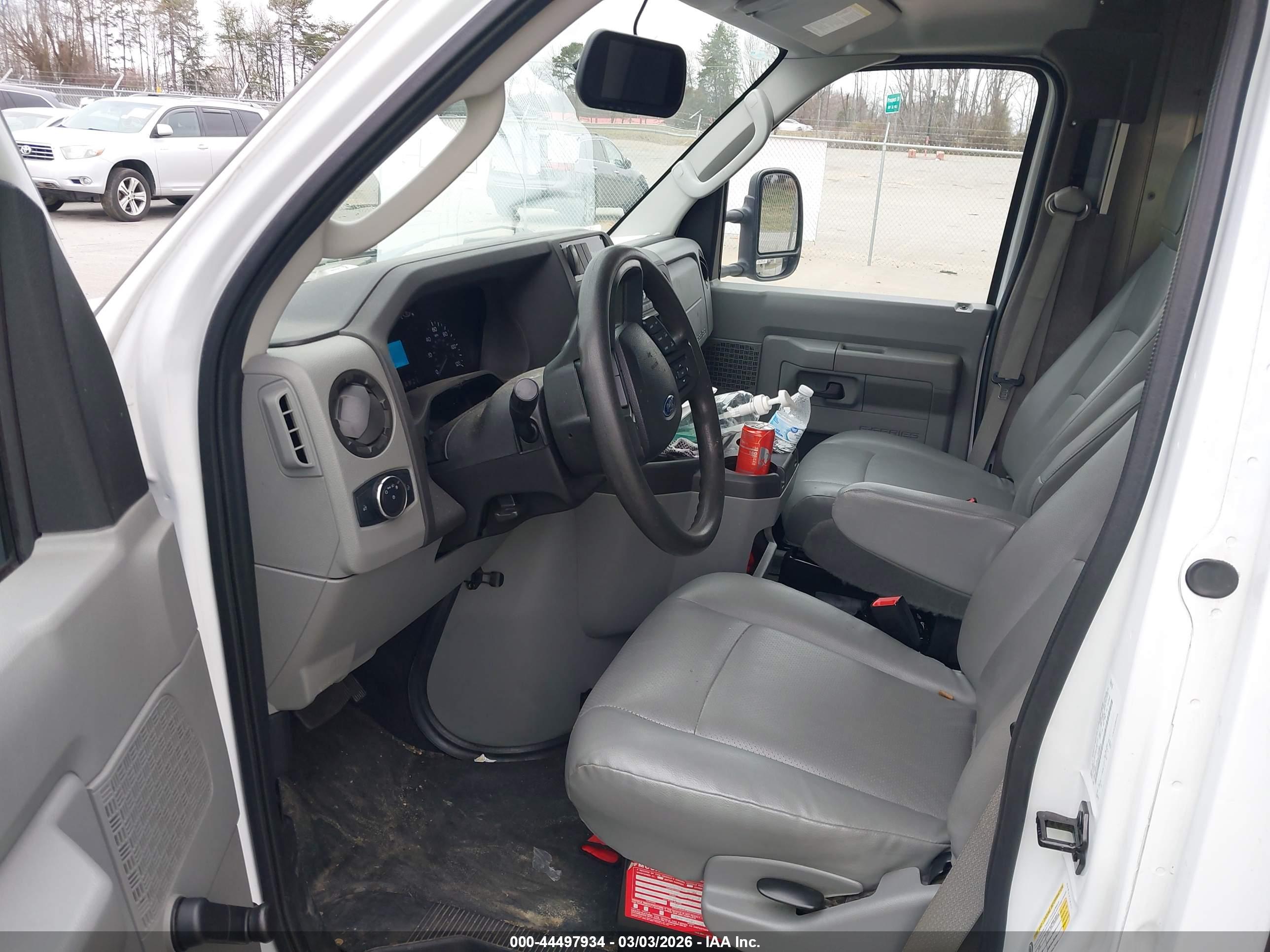 FORD E-350 image 8