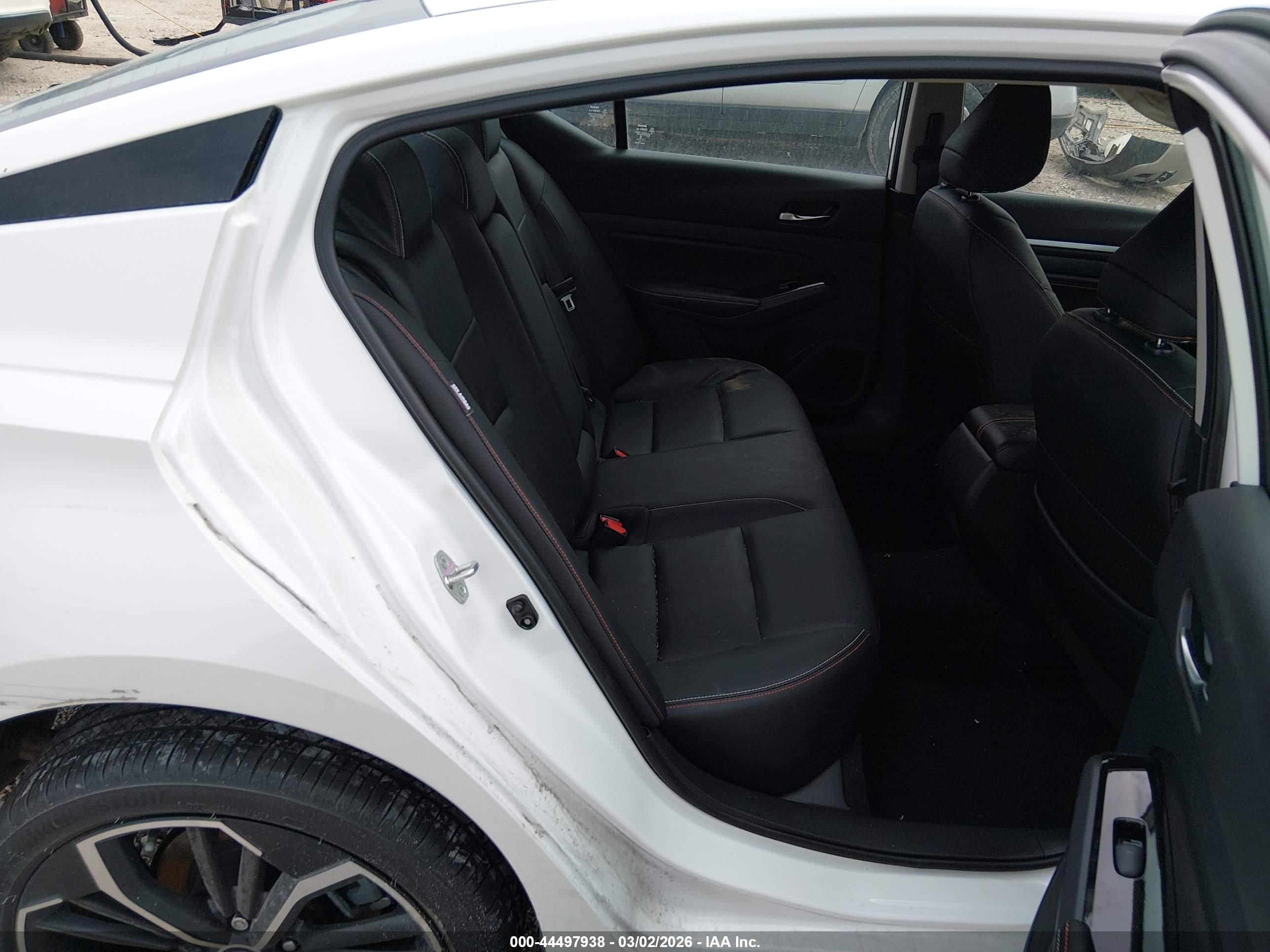 NISSAN ALTIMA image 8