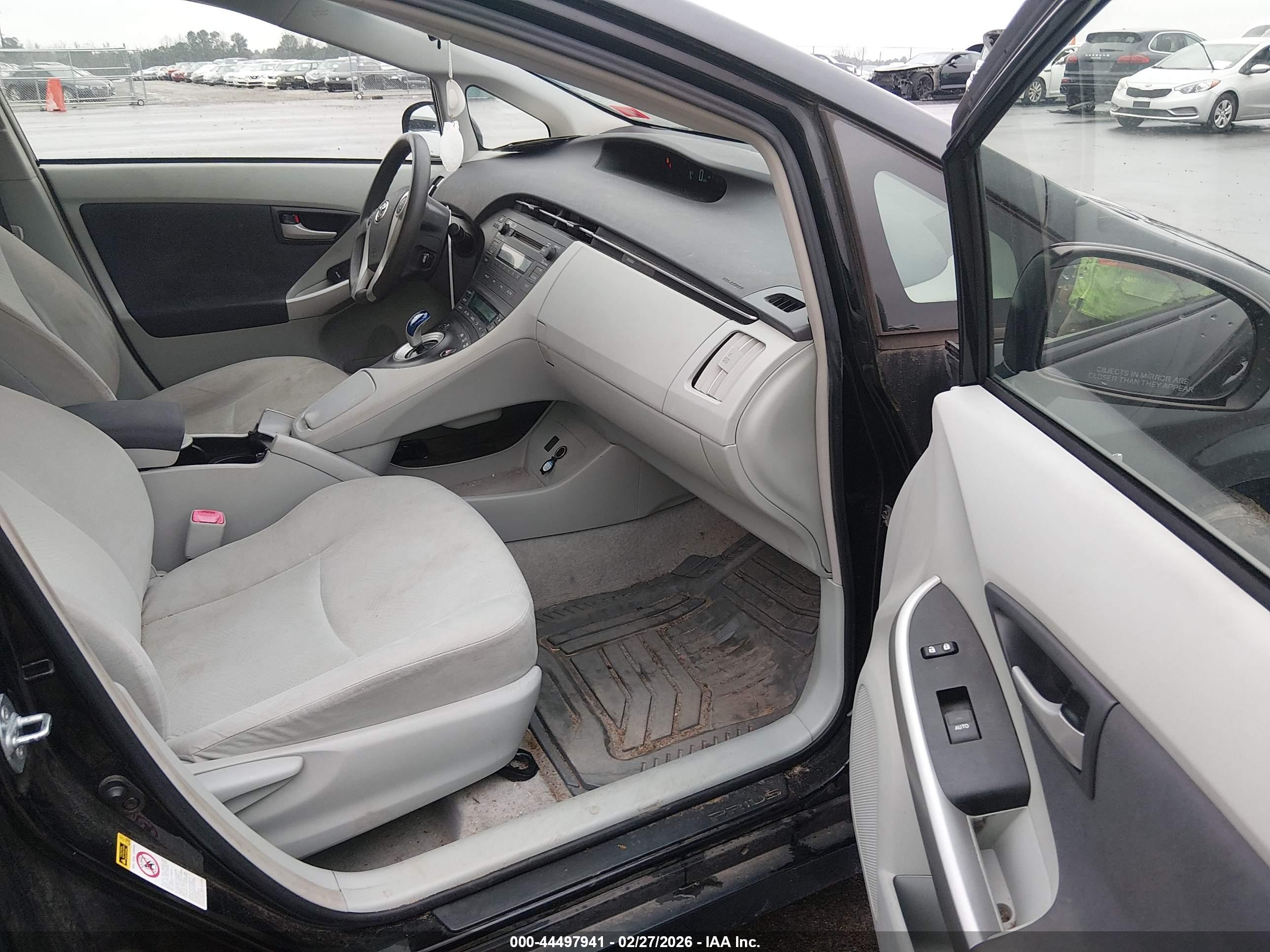 TOYOTA PRIUS image 5
