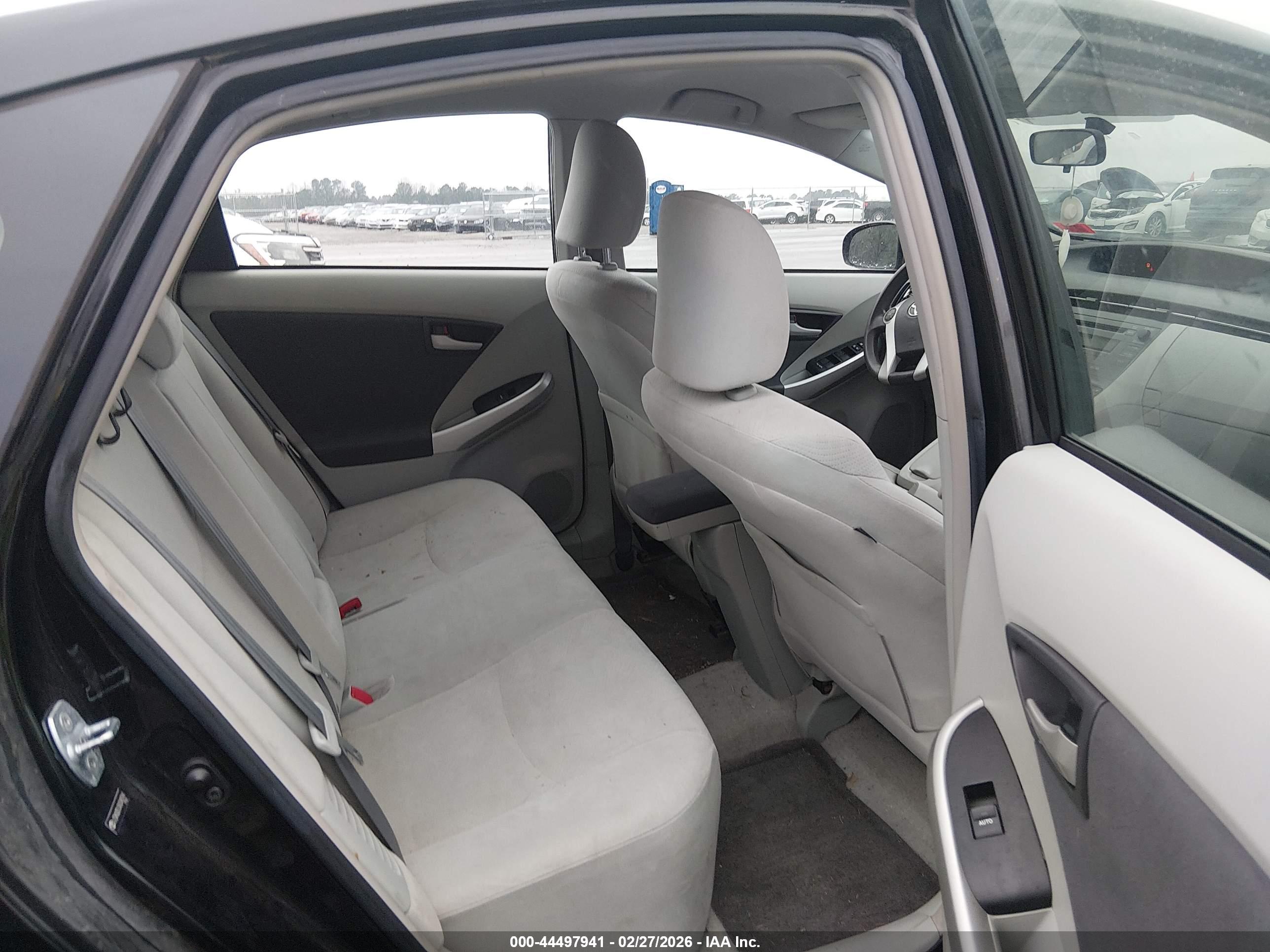 TOYOTA PRIUS image 8