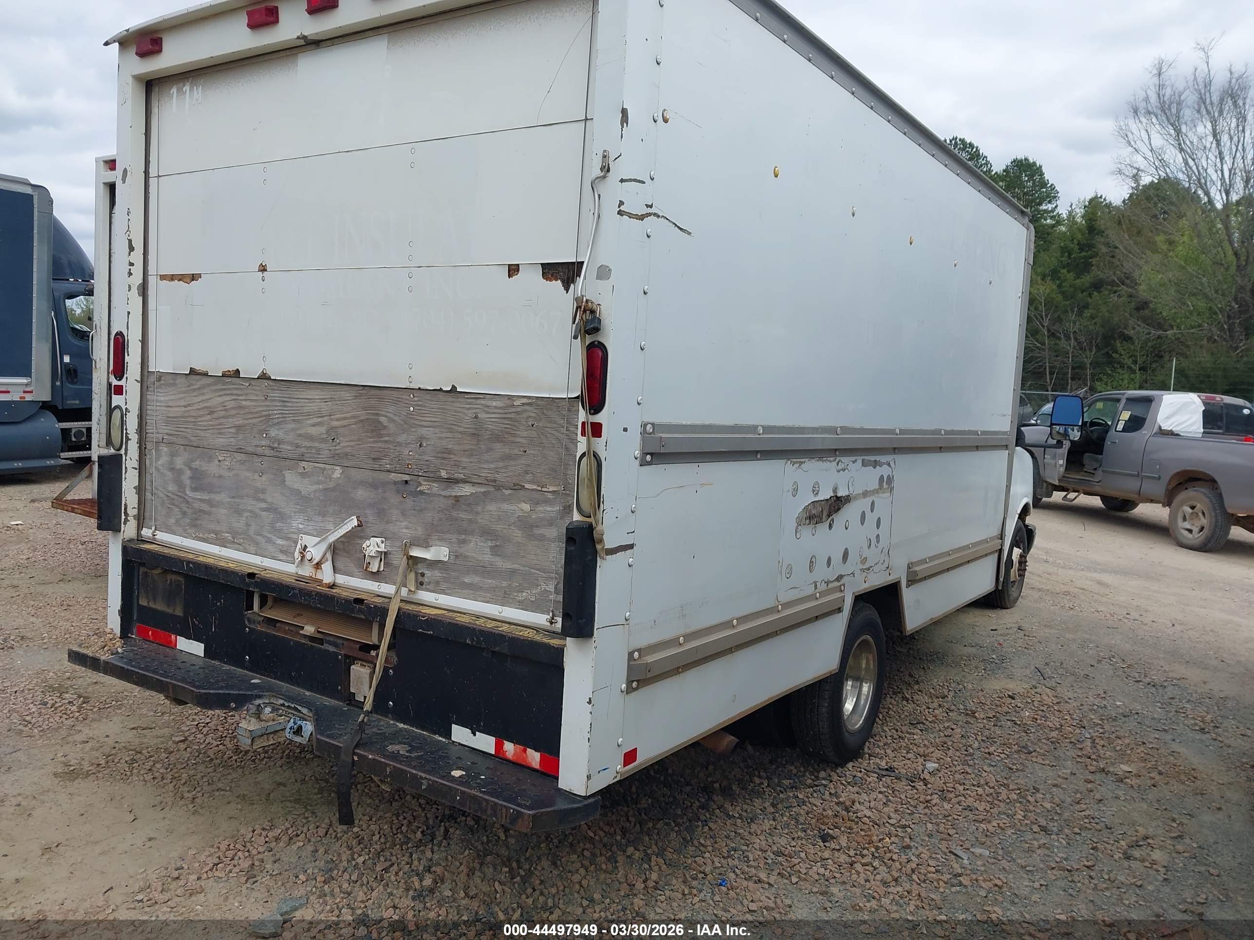 GMC SAVANA image 4