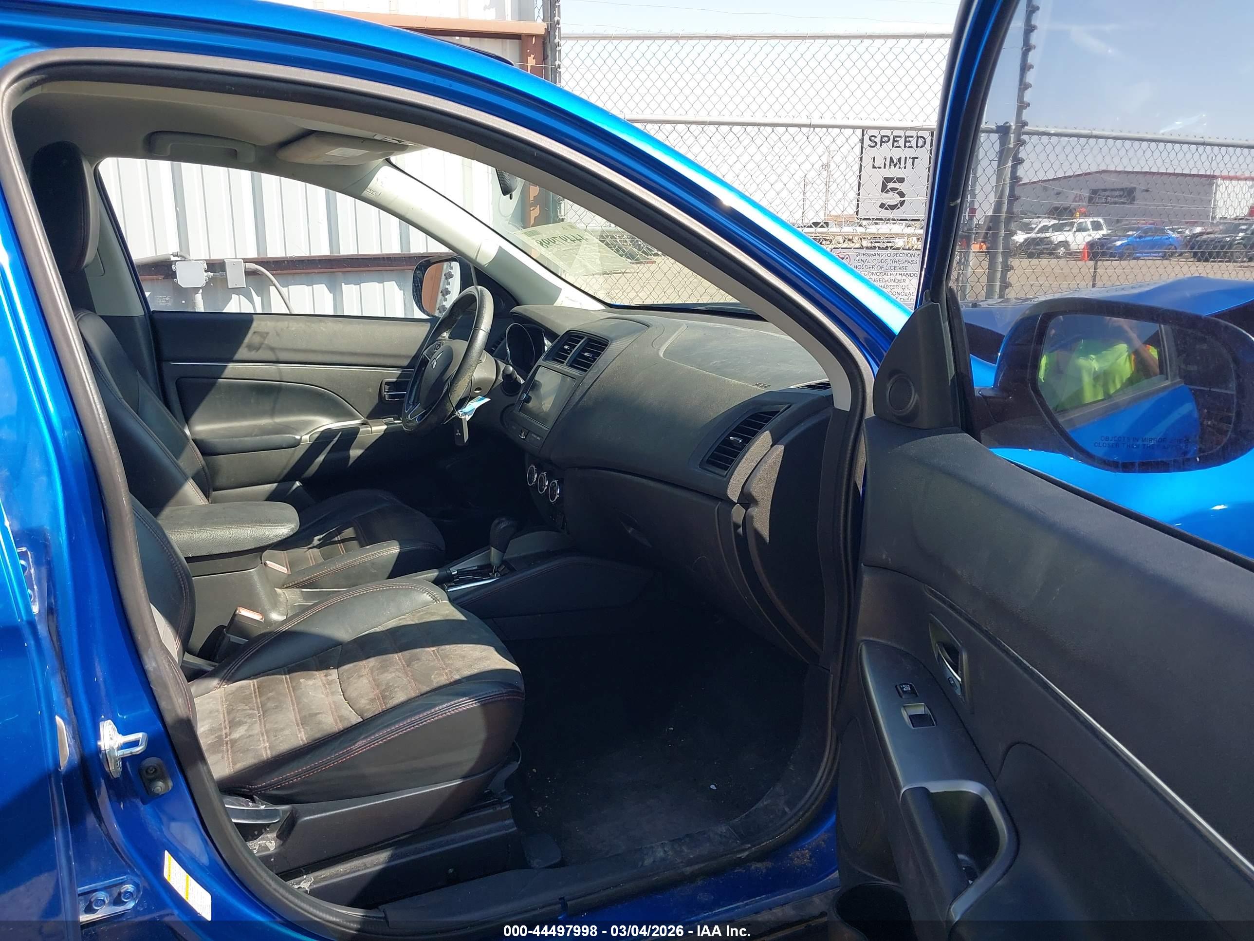 MITSUBISHI OUTLANDER image 5