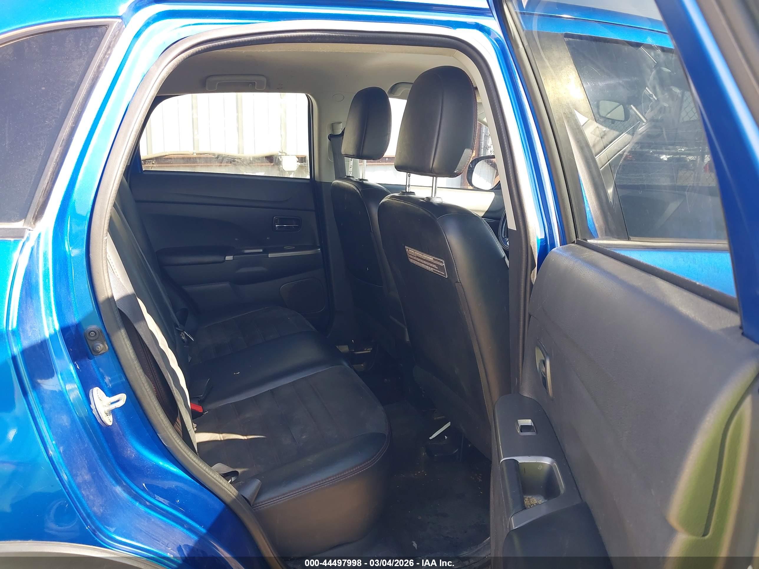 MITSUBISHI OUTLANDER image 8