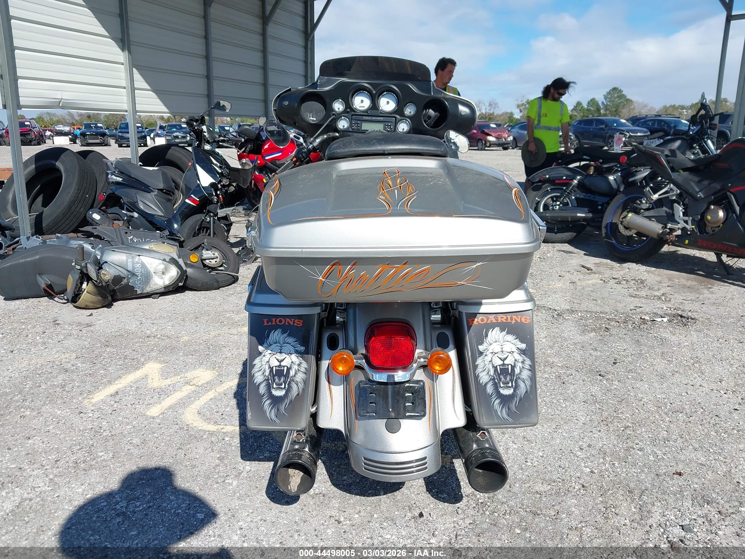 HARLEY-DAVIDSON FLHX image 6