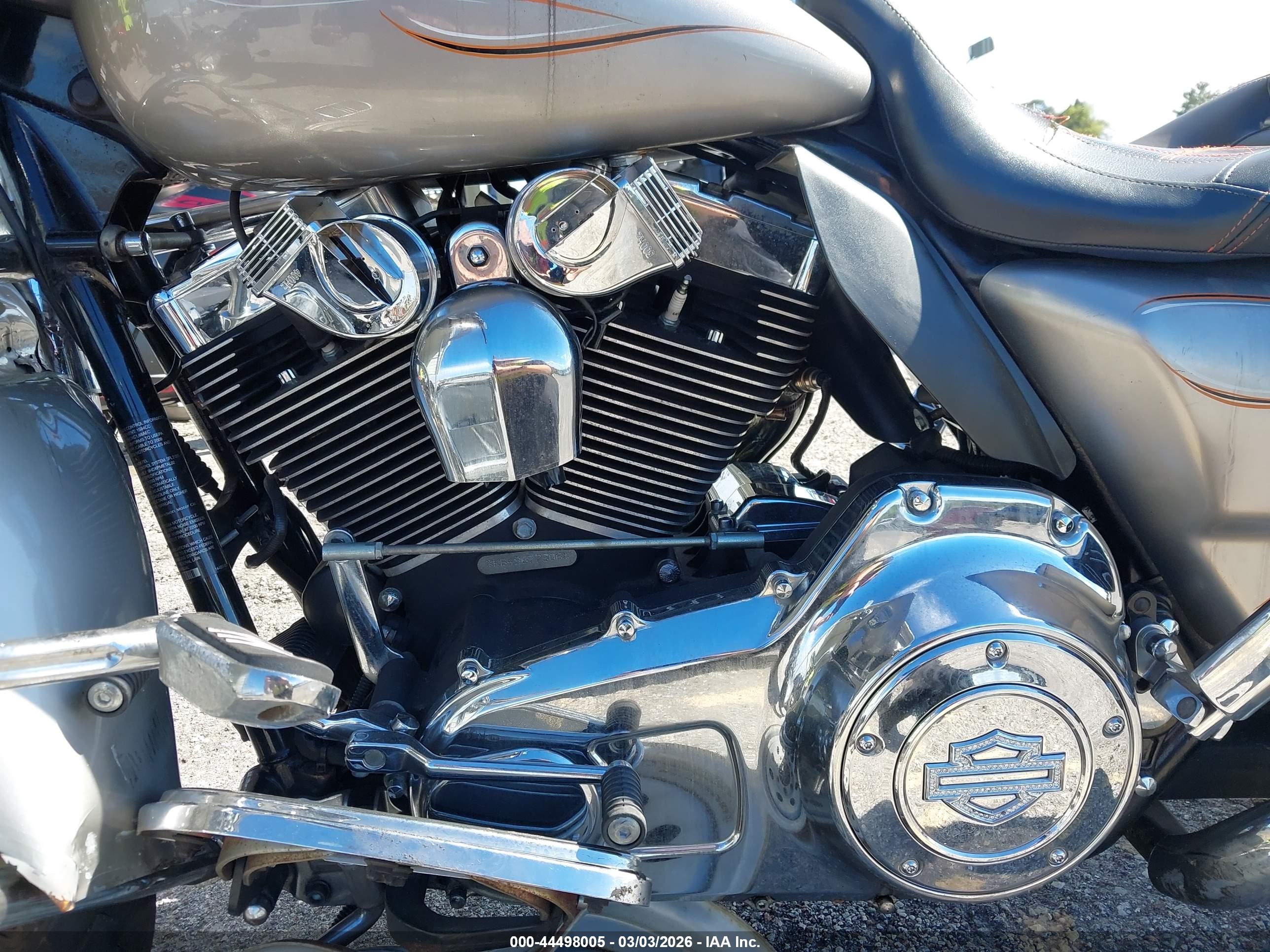 HARLEY-DAVIDSON FLHX image 9