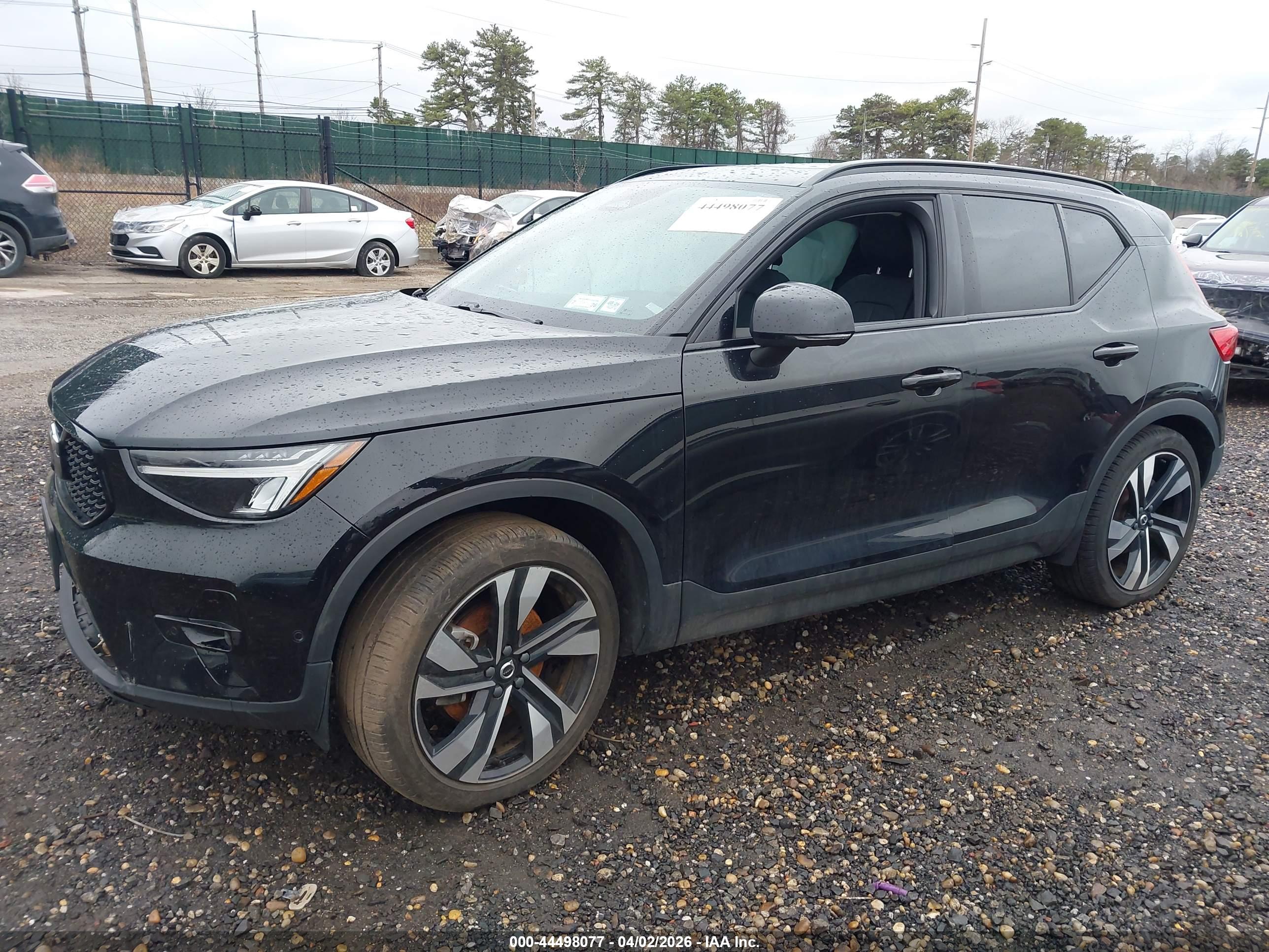 VOLVO XC40 image 2