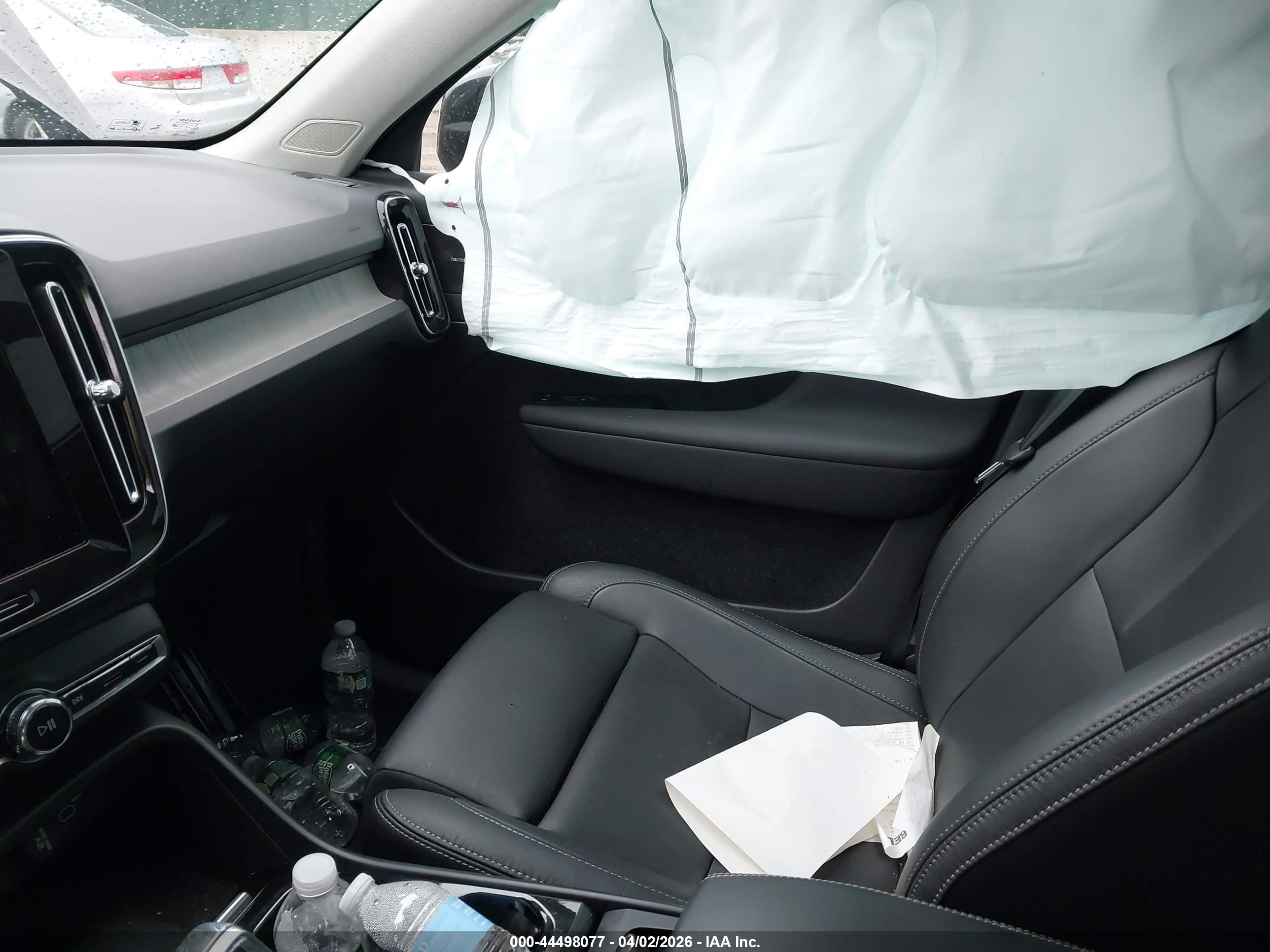 VOLVO XC40 image 5