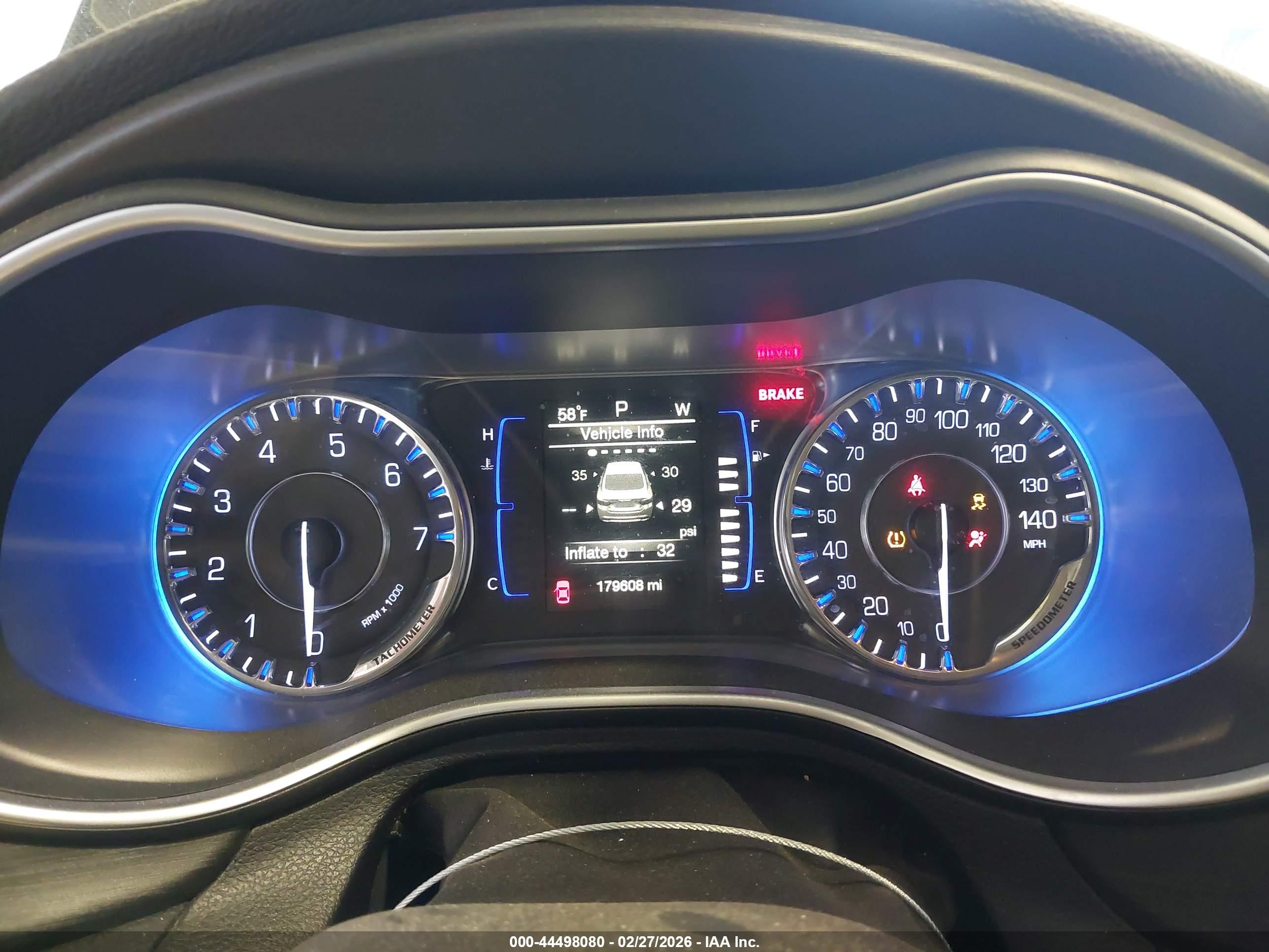 CHRYSLER 200 image 7