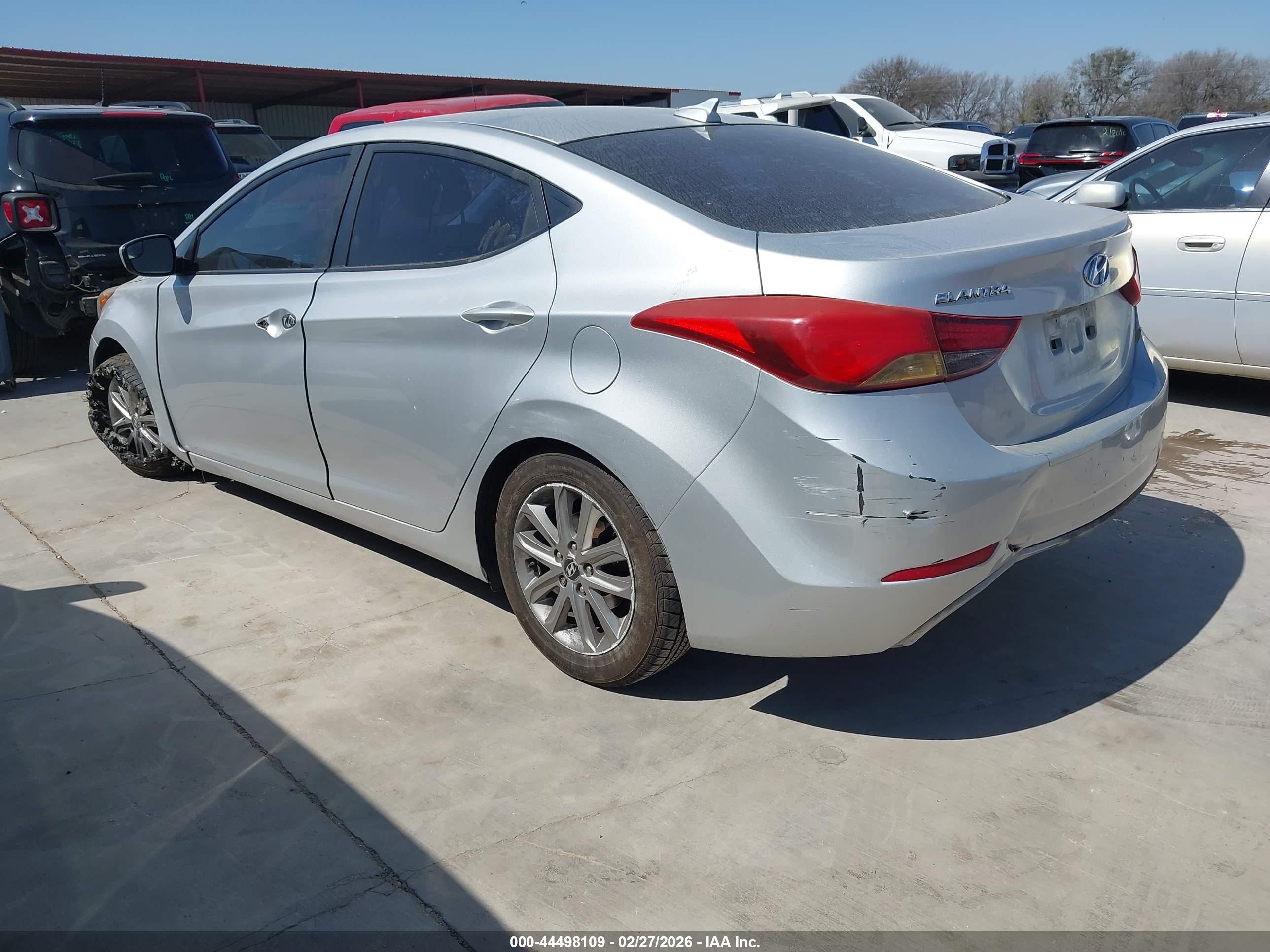 HYUNDAI ELANTRA image 3