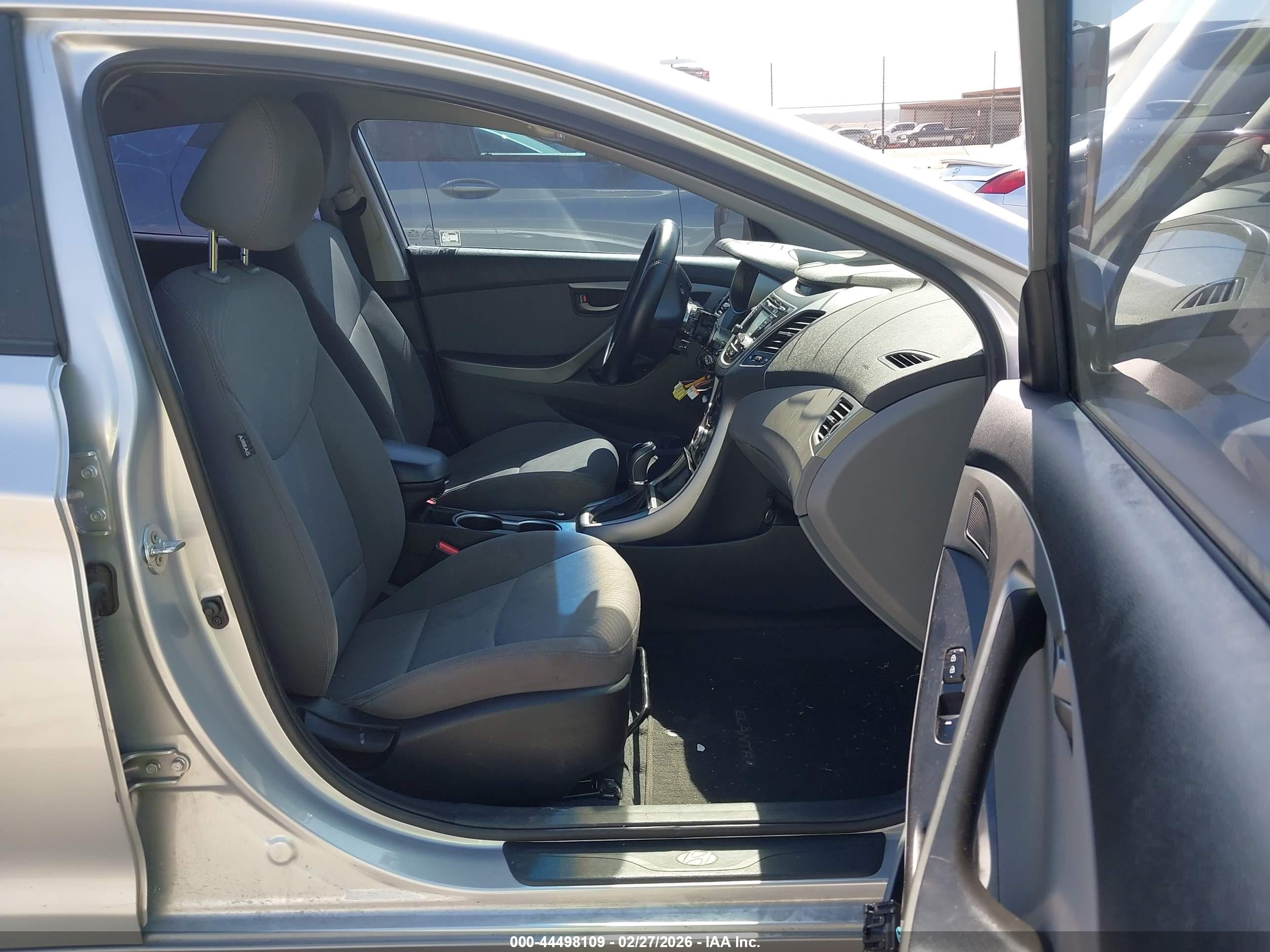 HYUNDAI ELANTRA image 5
