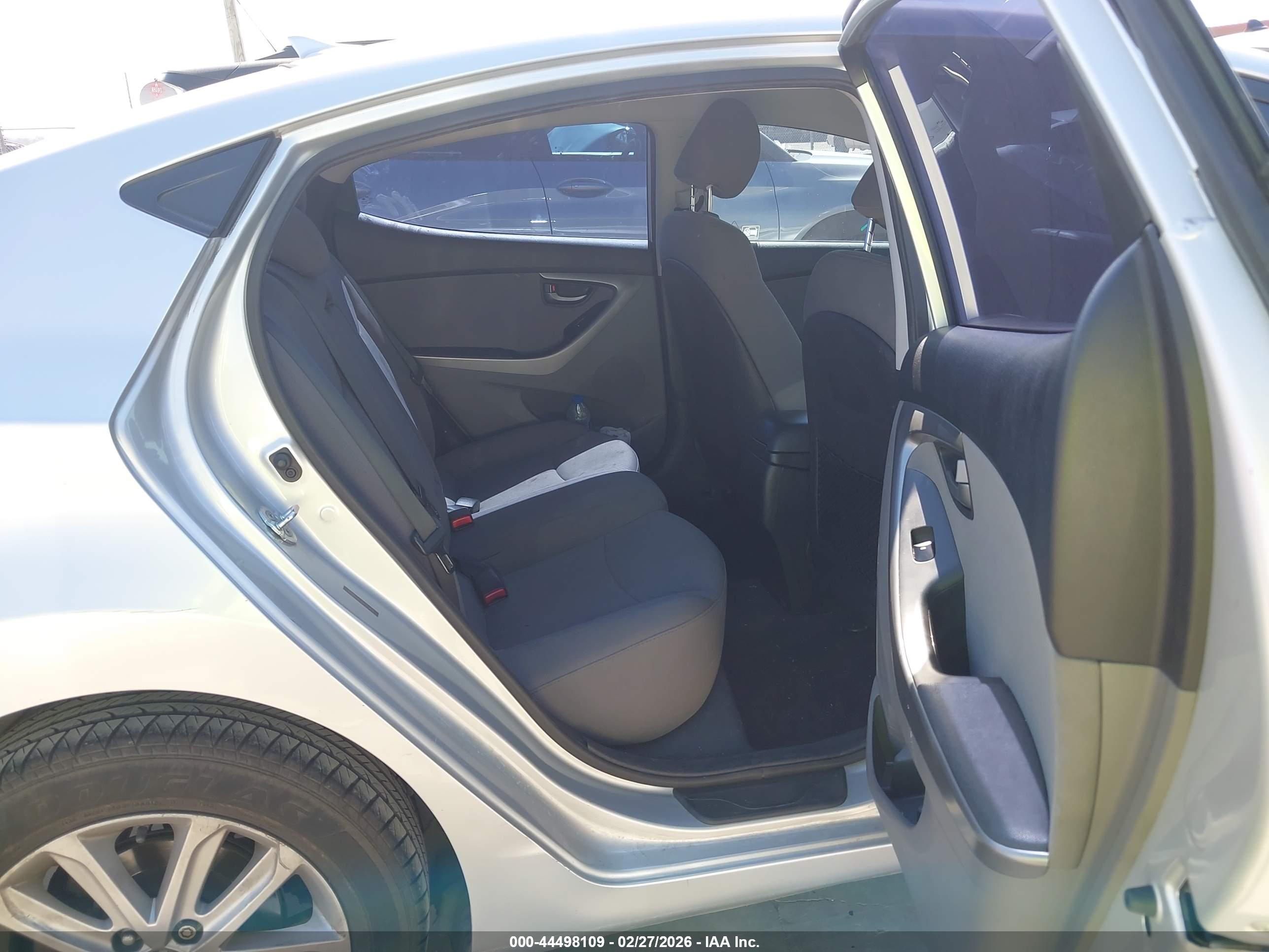 HYUNDAI ELANTRA image 8