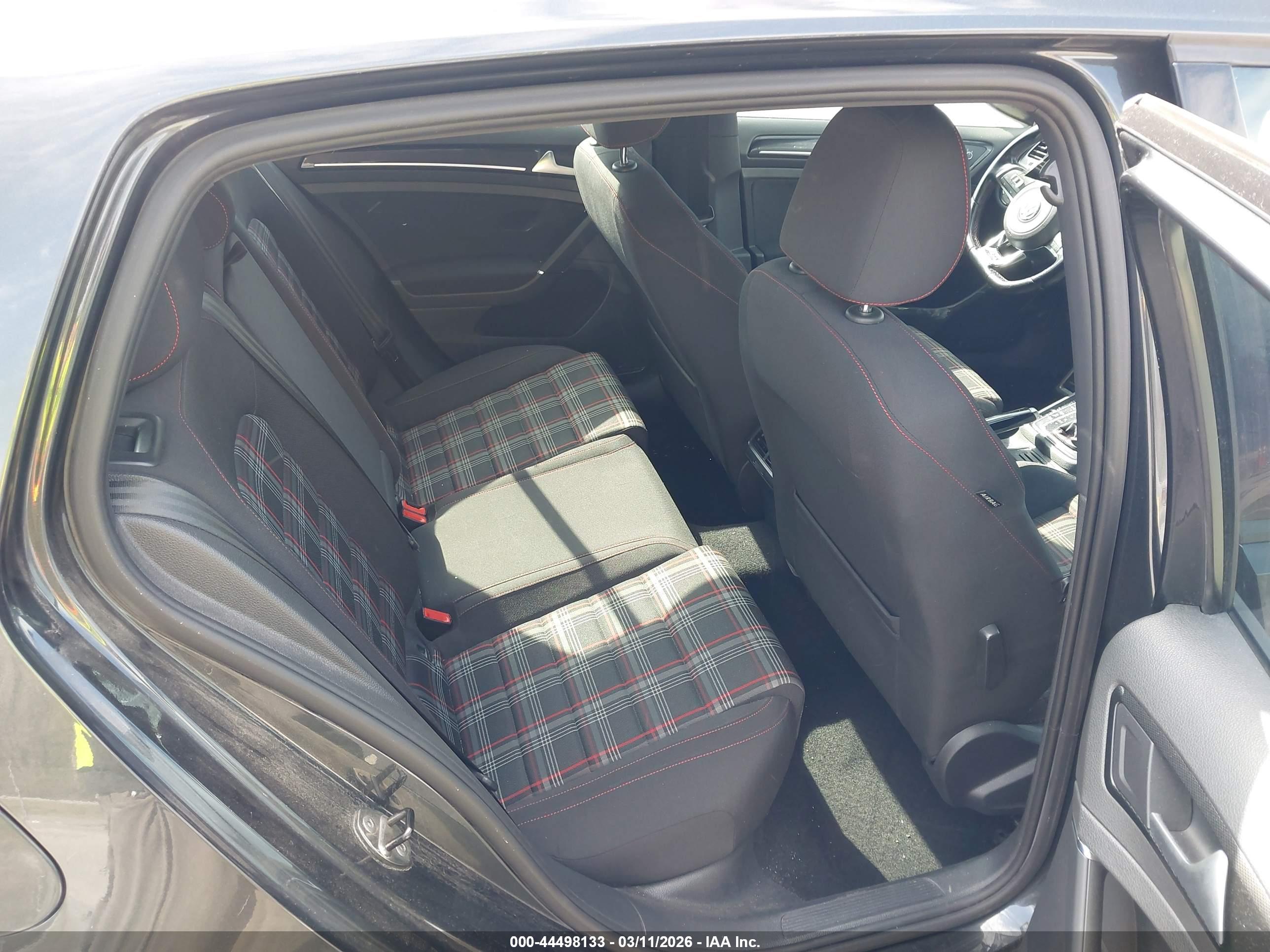 VOLKSWAGEN GOLF image 8