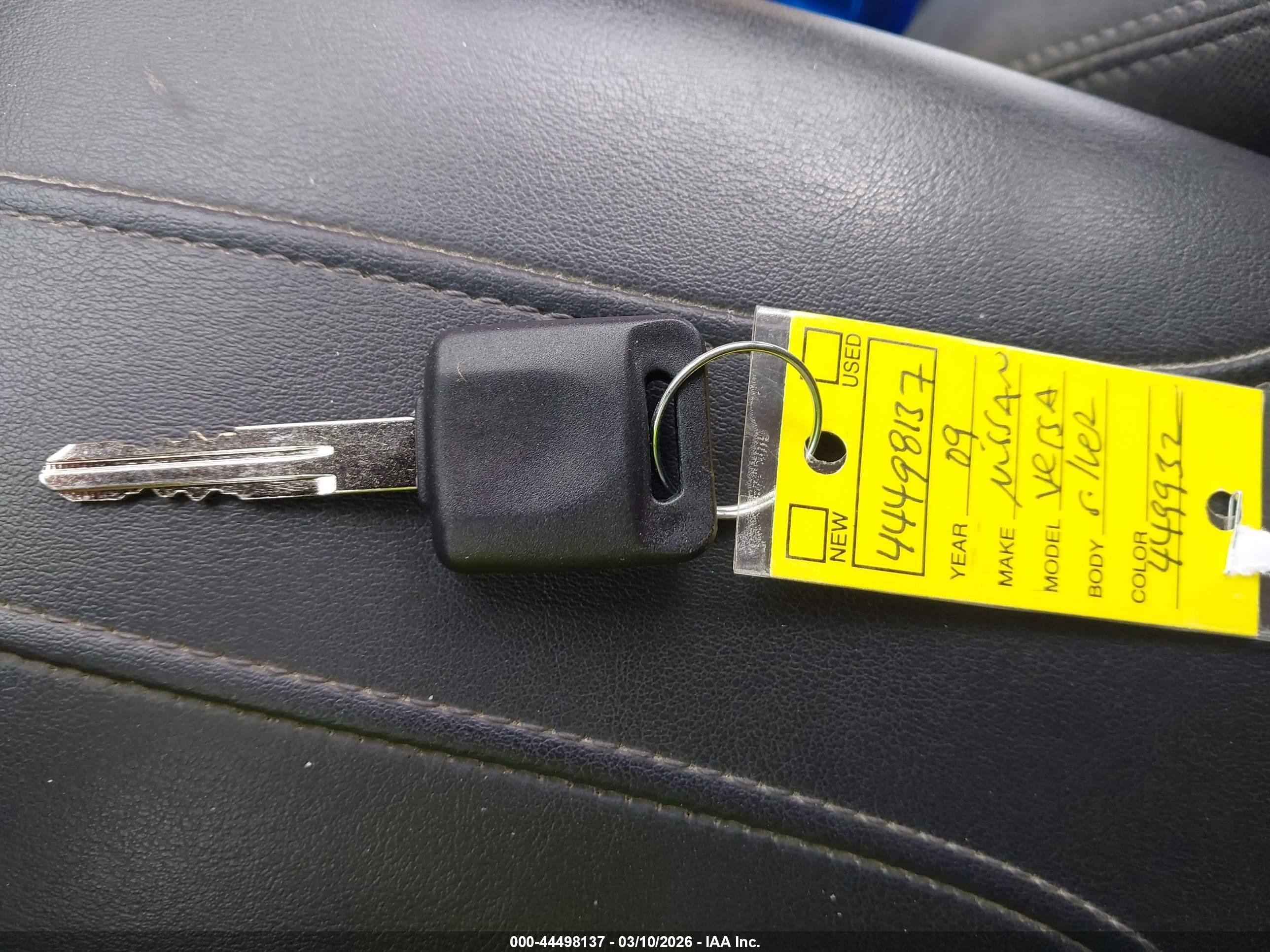NISSAN VERSA image 11