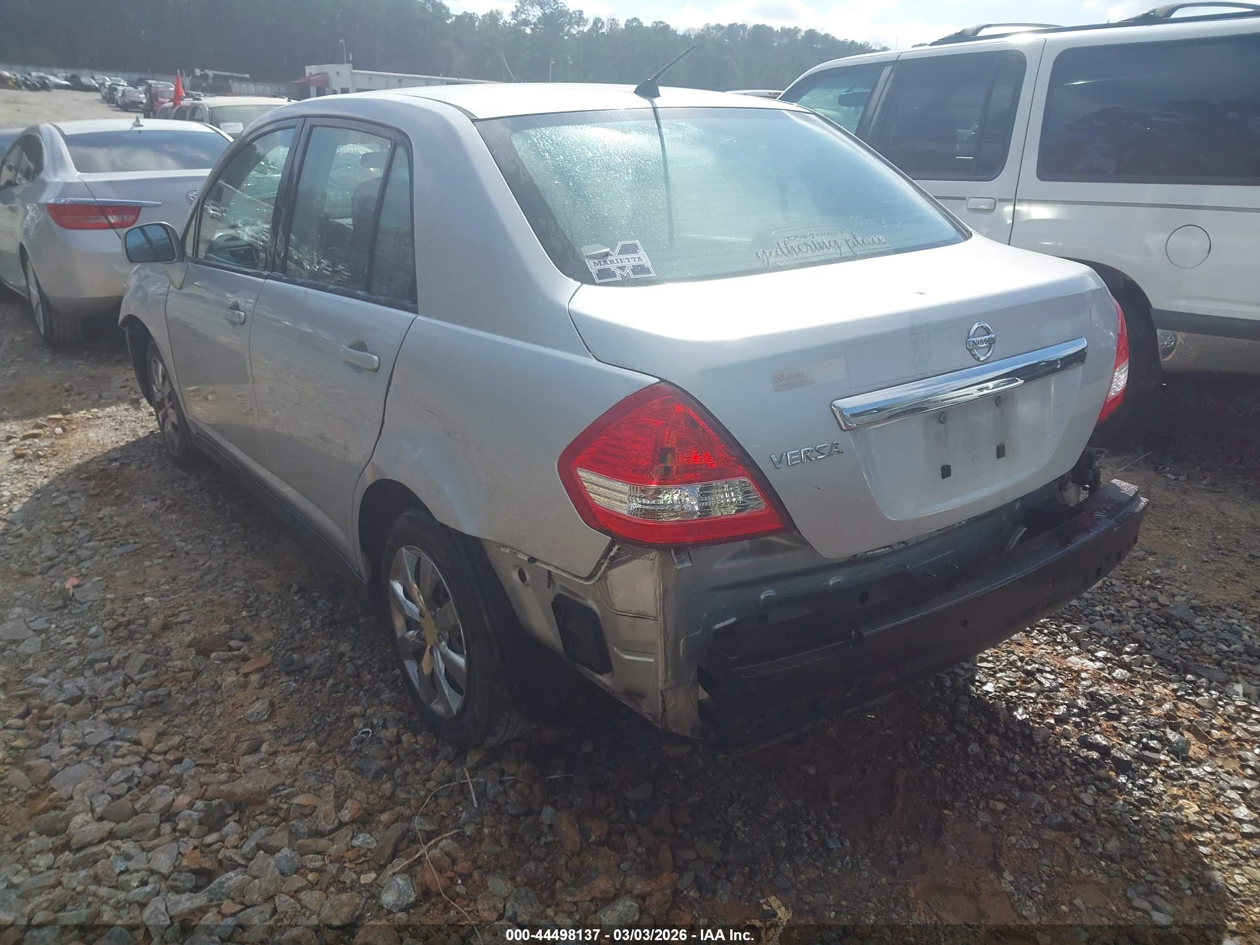 NISSAN VERSA image 3