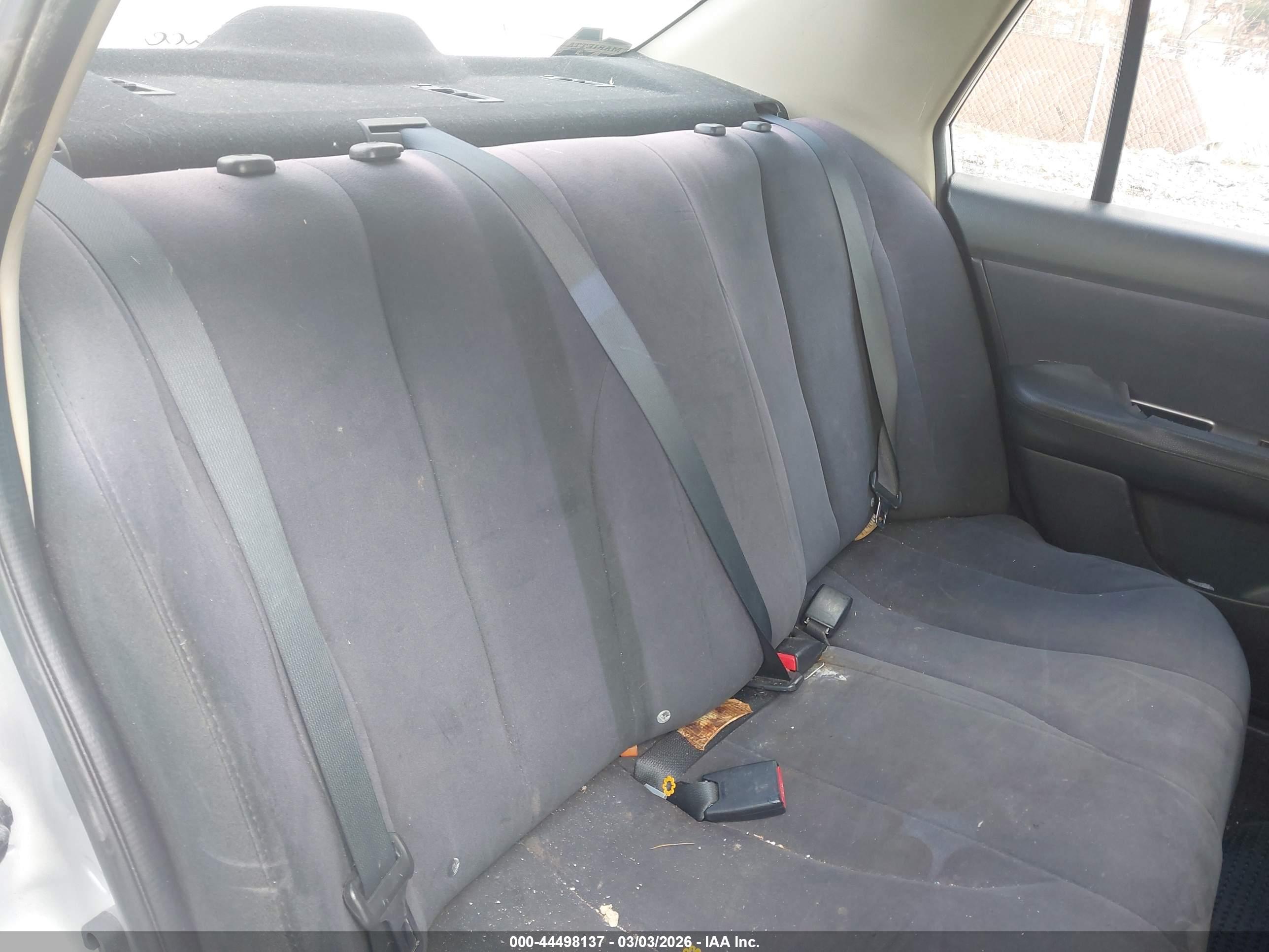 NISSAN VERSA image 8