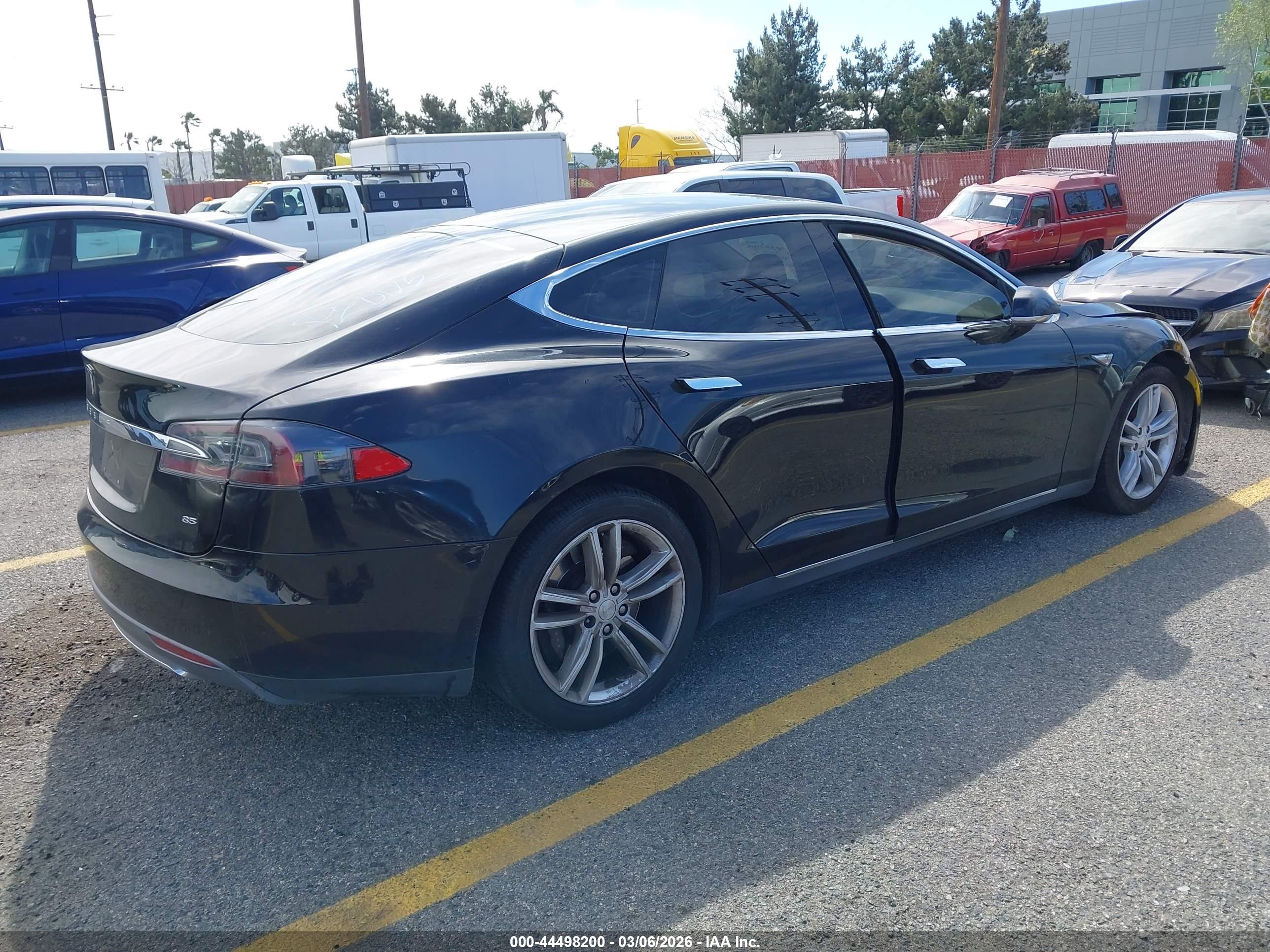 TESLA MODEL image 4