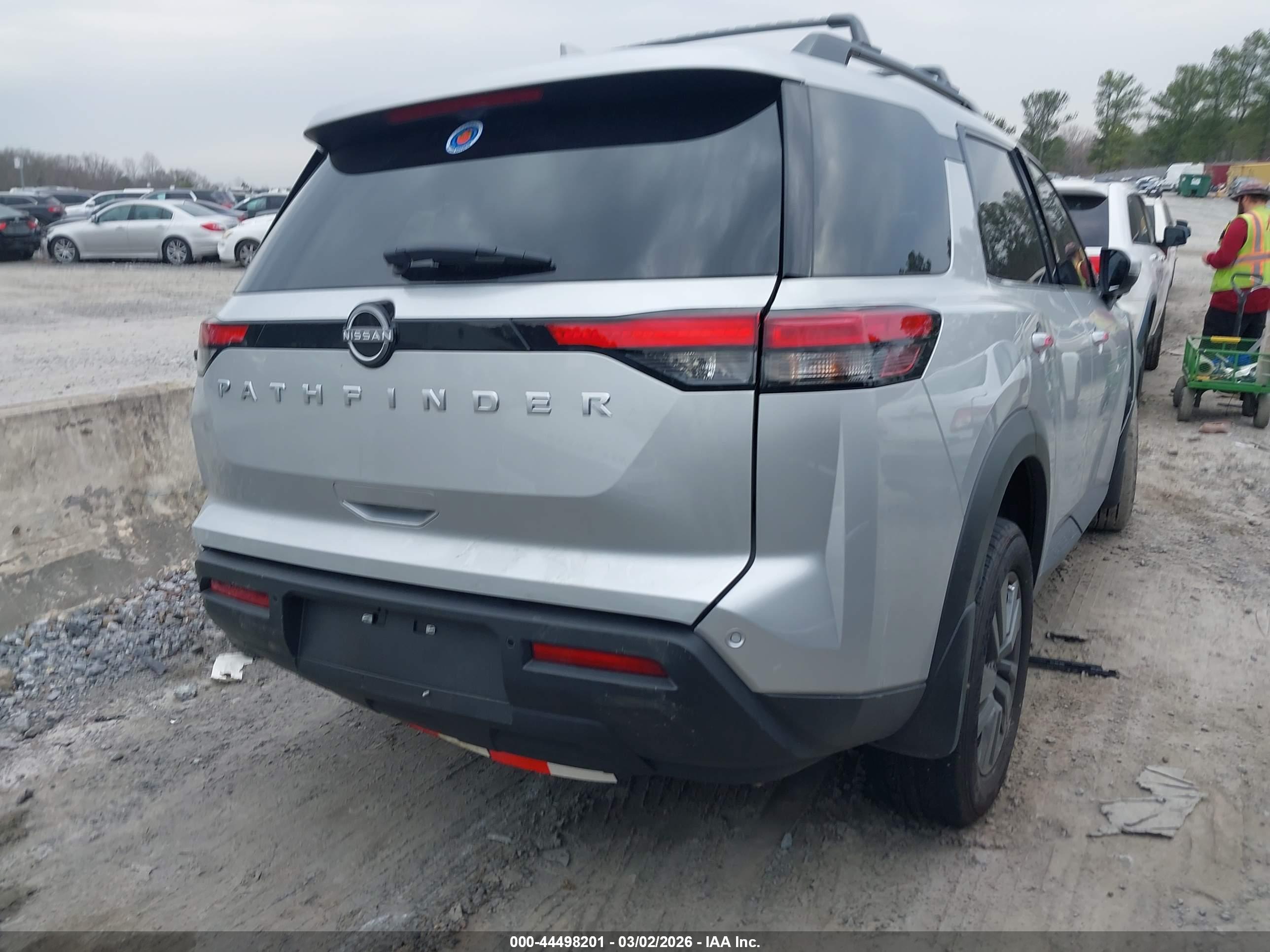 NISSAN PATHFINDER image 4