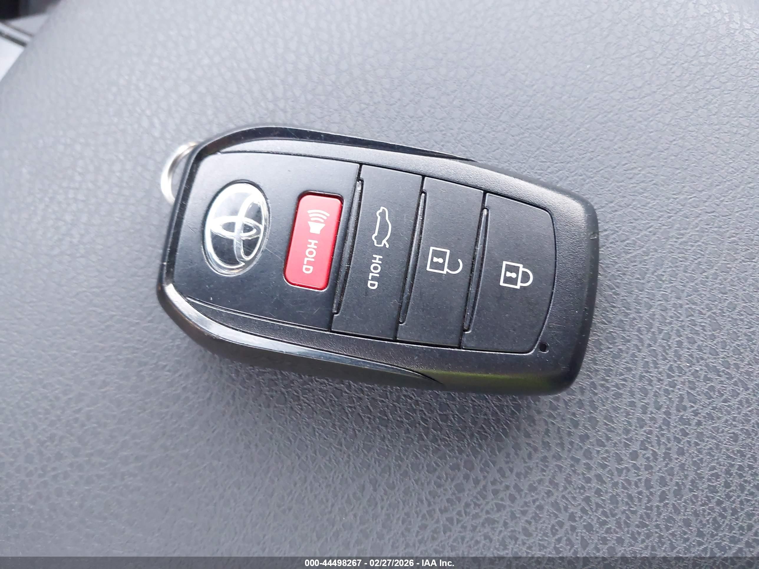 TOYOTA CAMRY image 11
