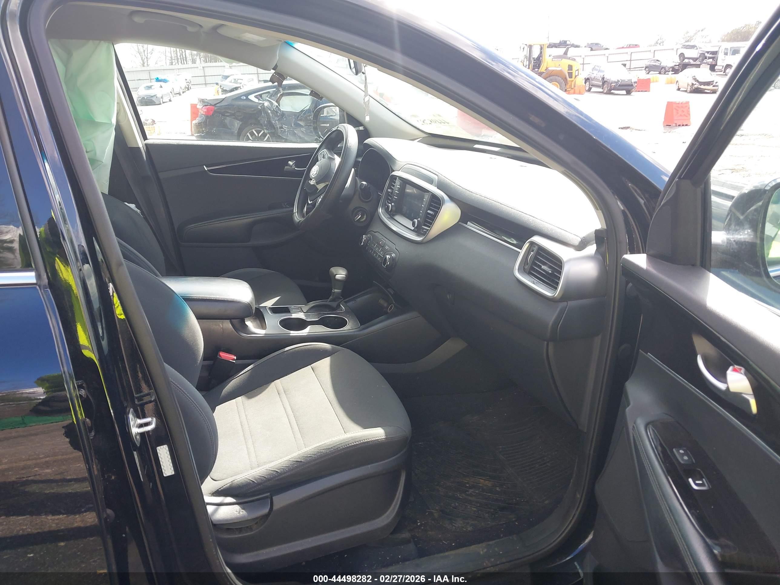 KIA SORENTO image 5