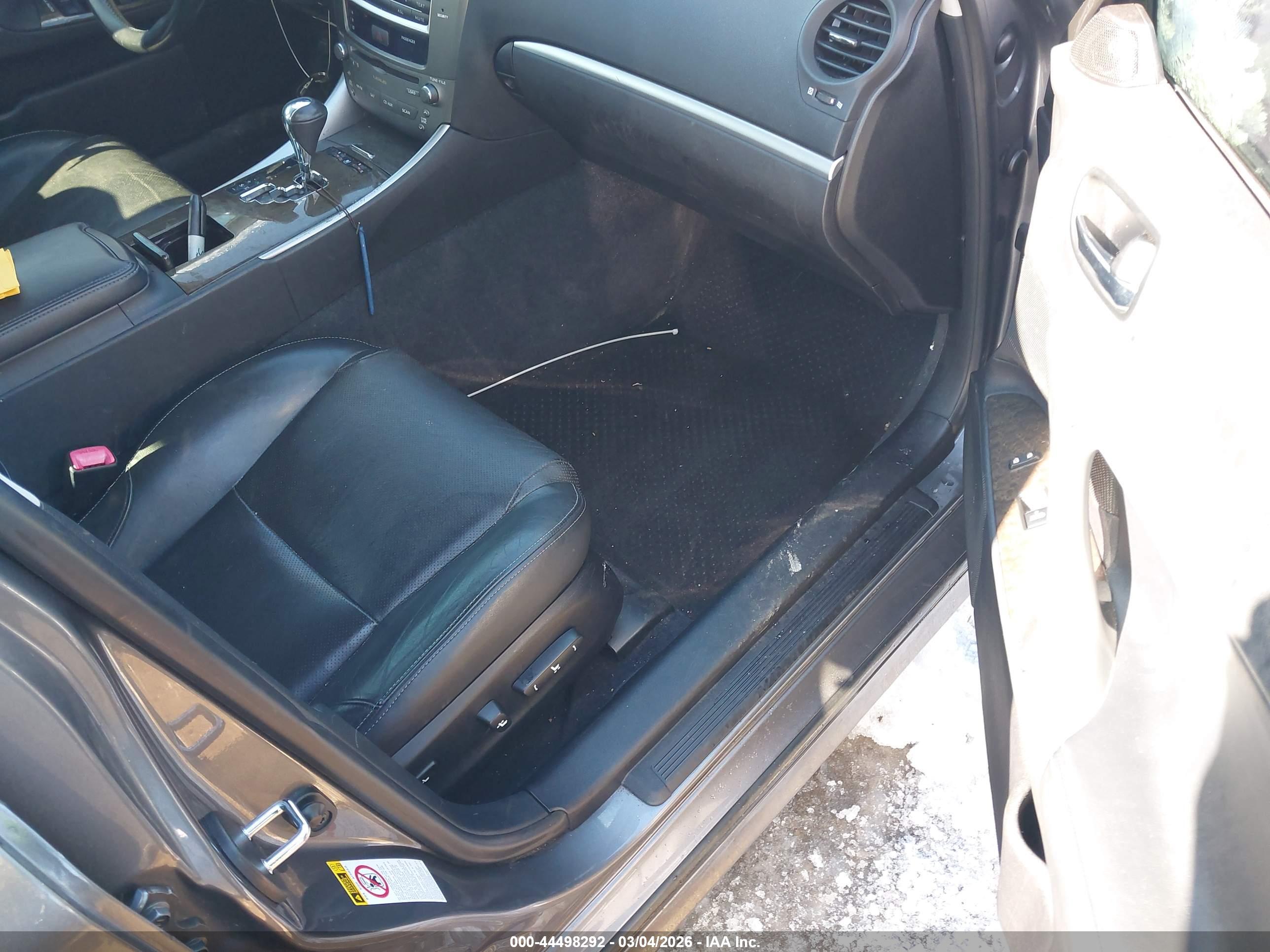 LEXUS IS image 5