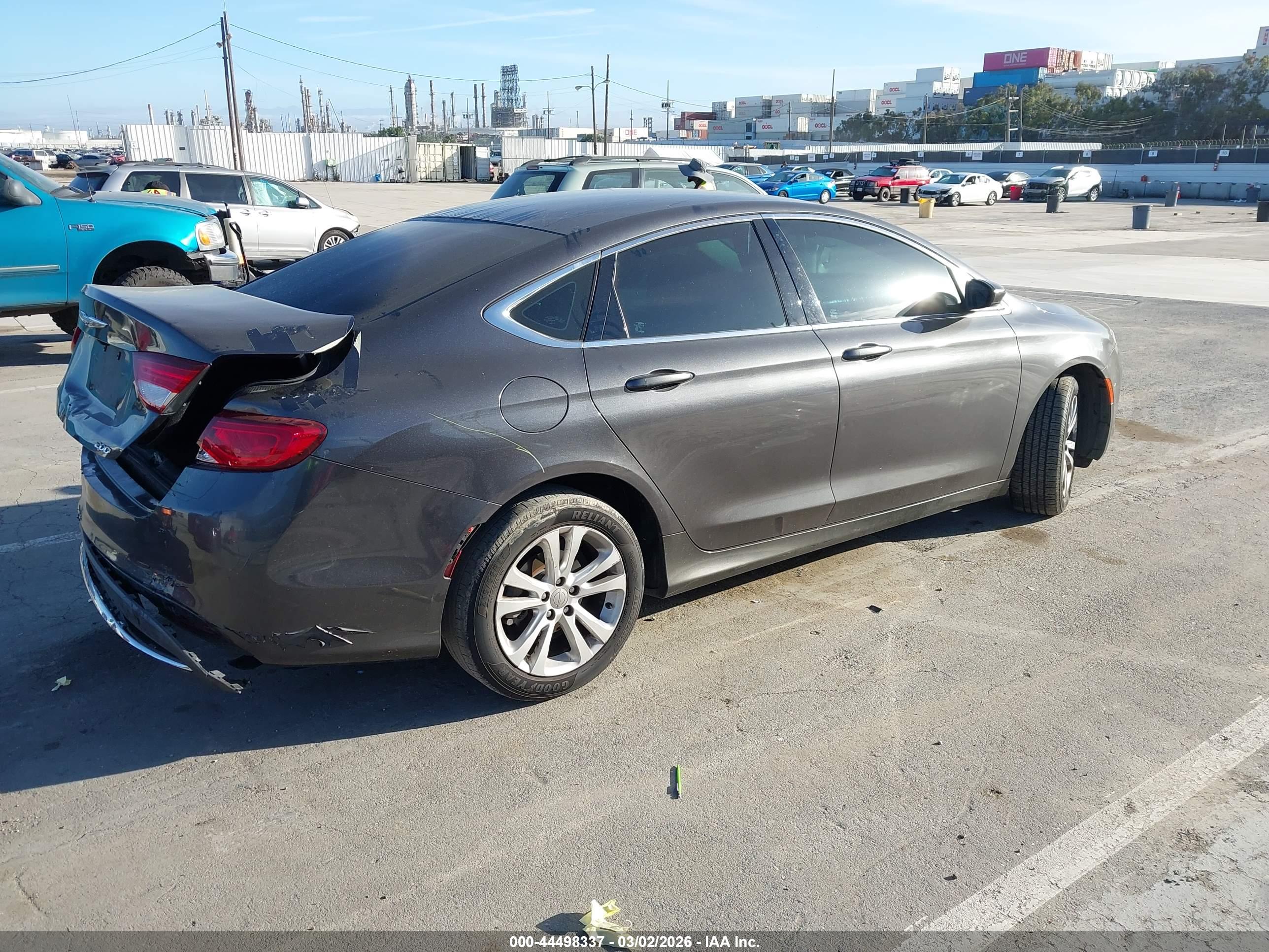 CHRYSLER 200 image 4