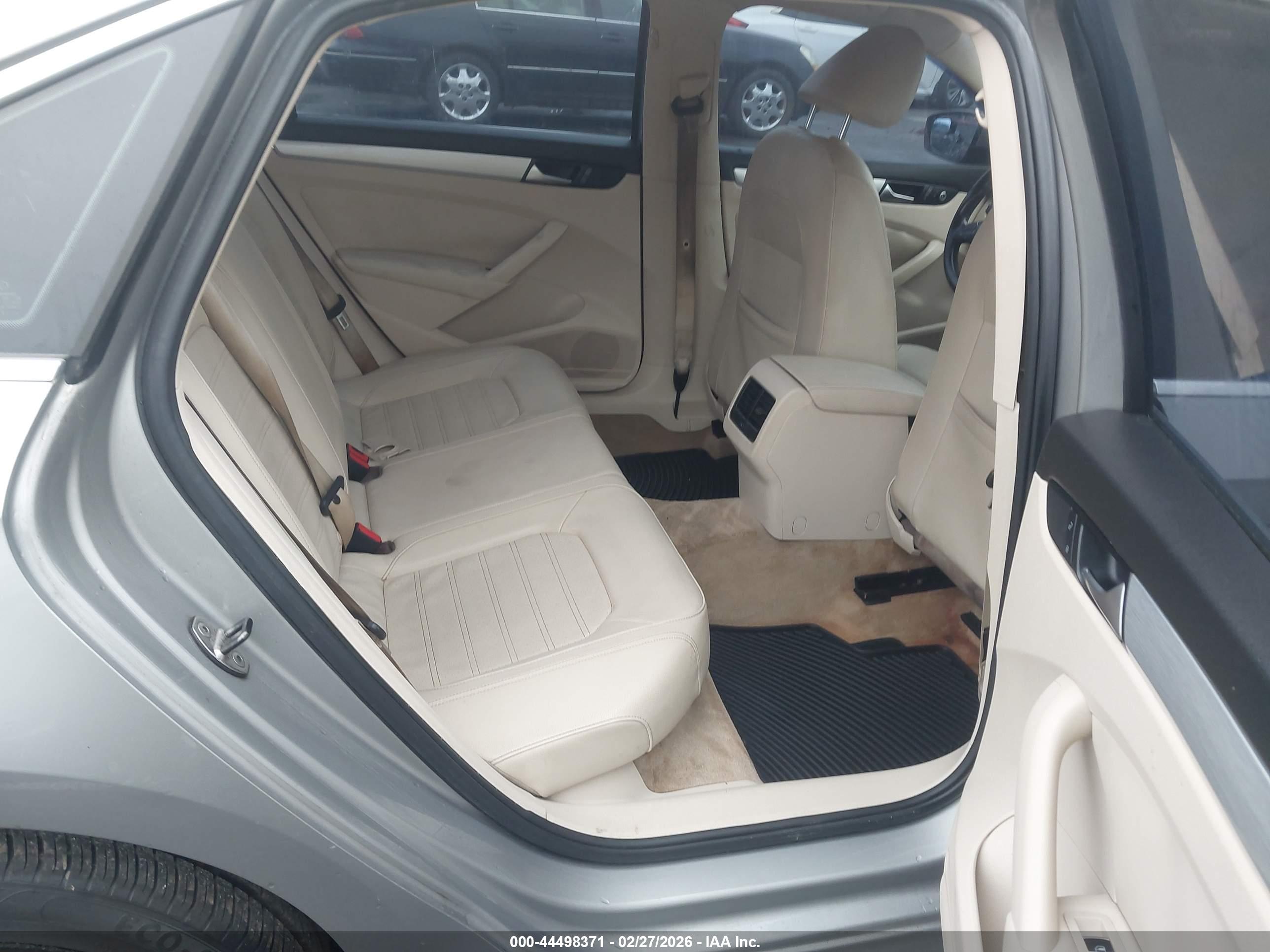 VOLKSWAGEN PASSAT image 8