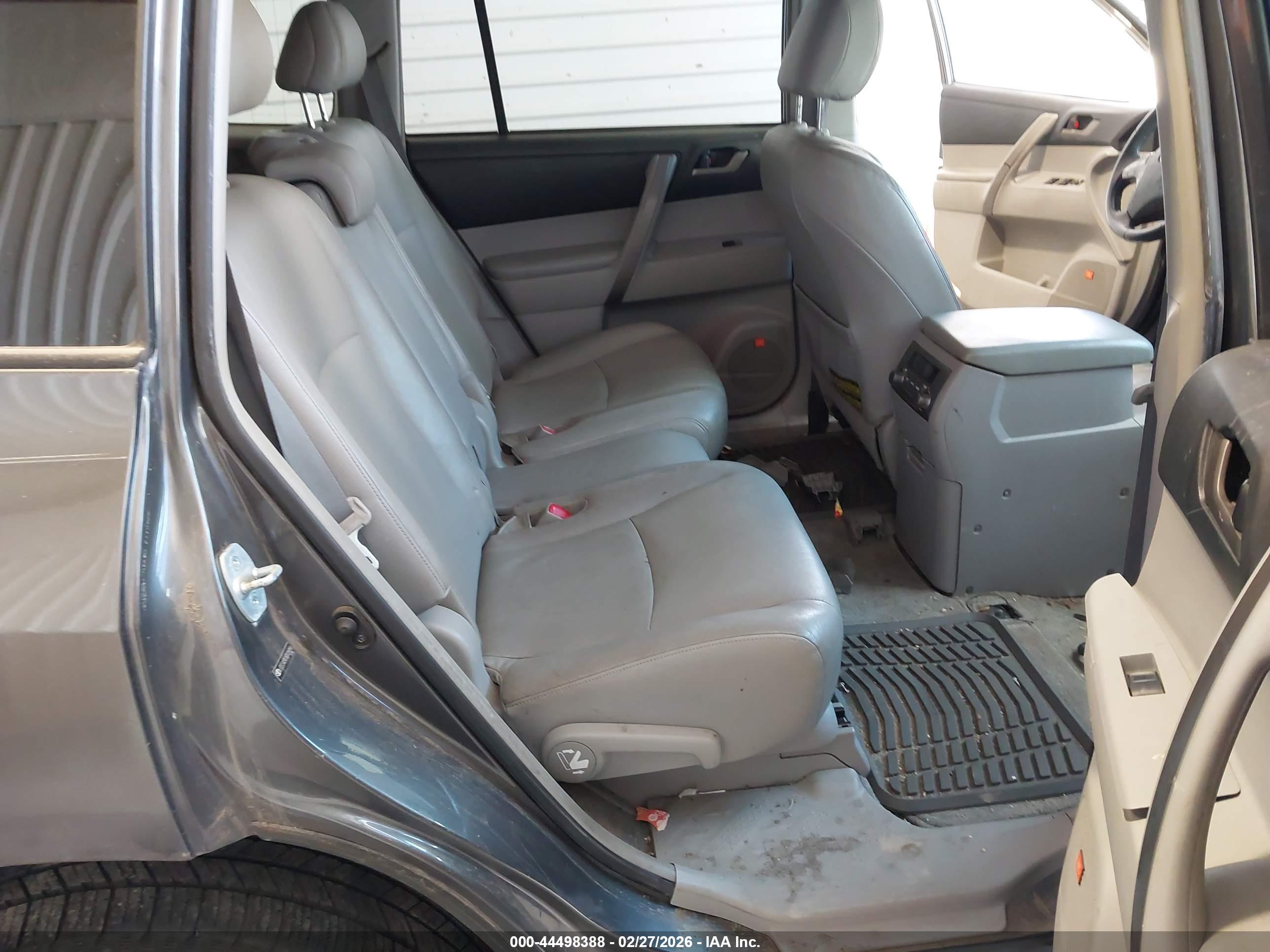 TOYOTA HIGHLANDER image 8