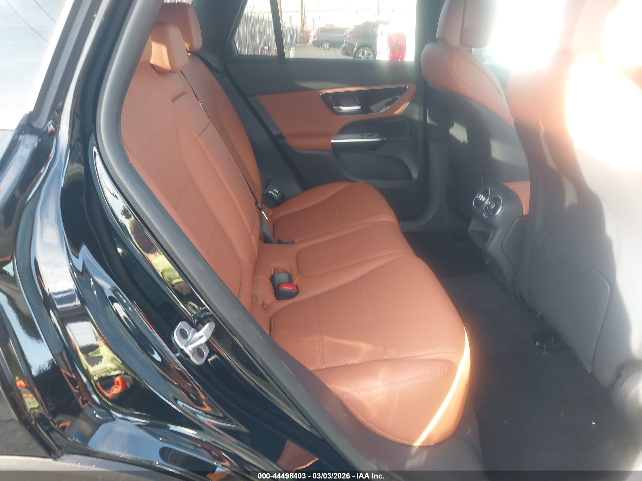 MERCEDES-BENZ GLC image 8