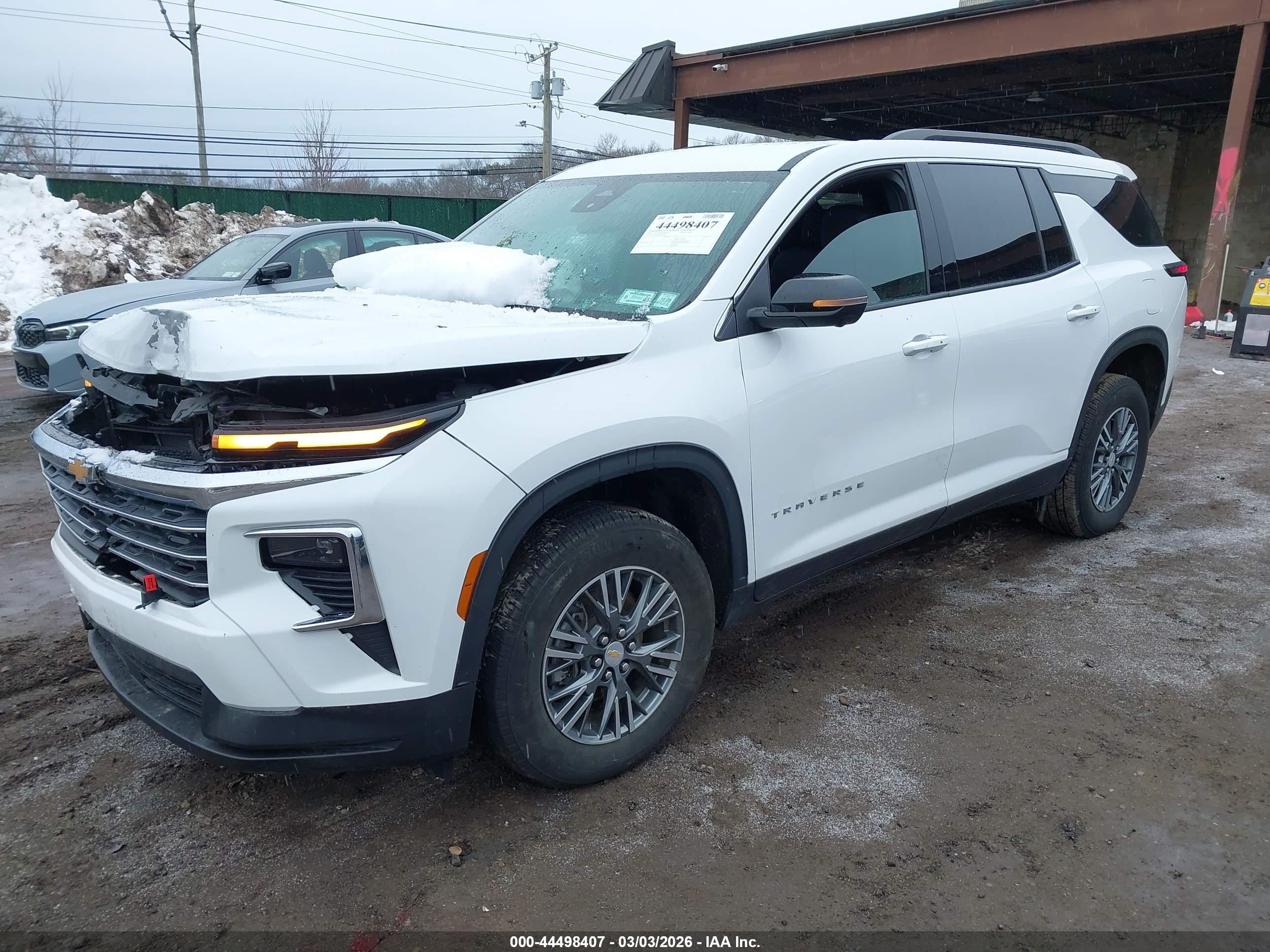 CHEVROLET TRAVERSE image 2