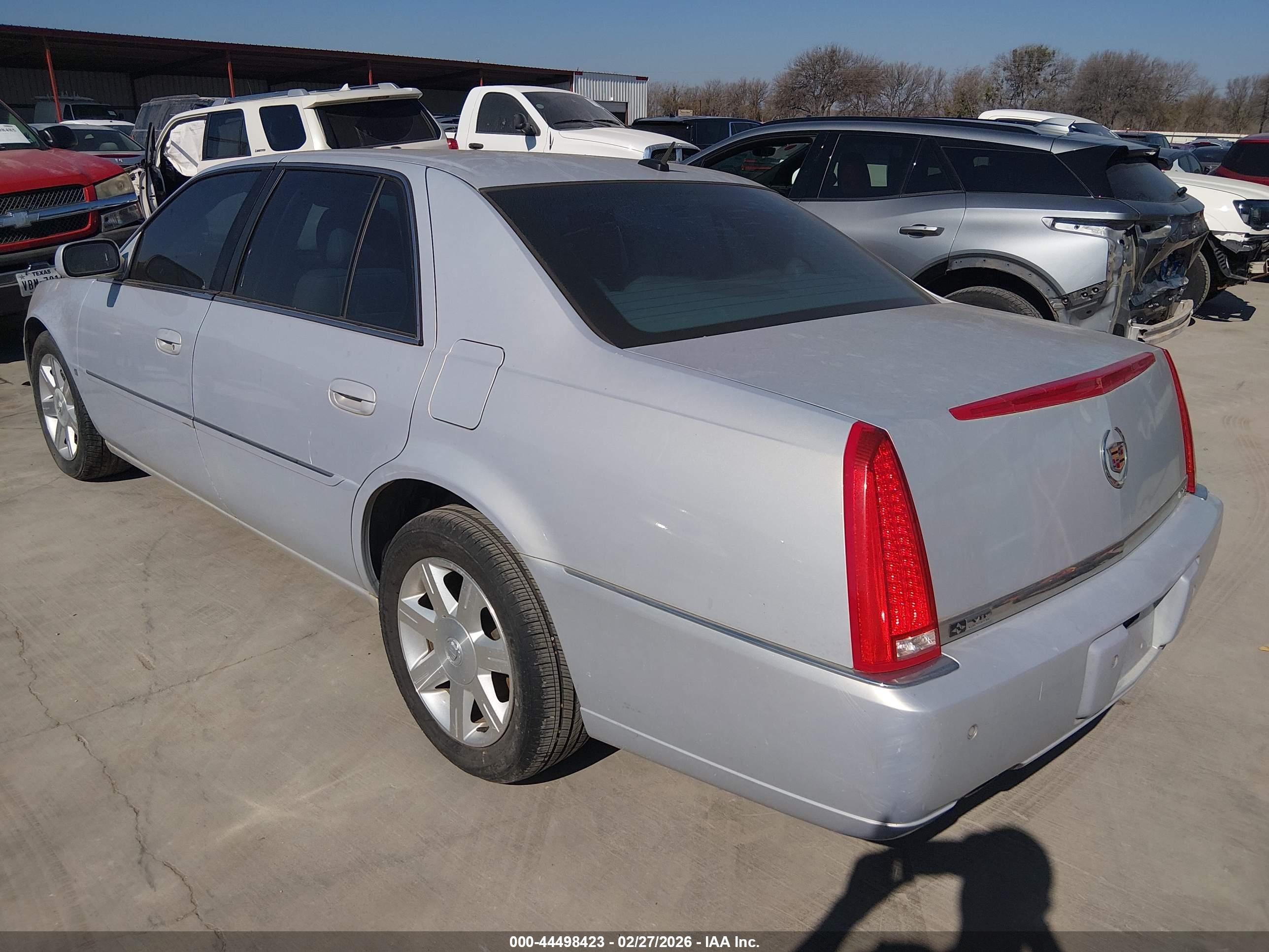 CADILLAC DTS image 3