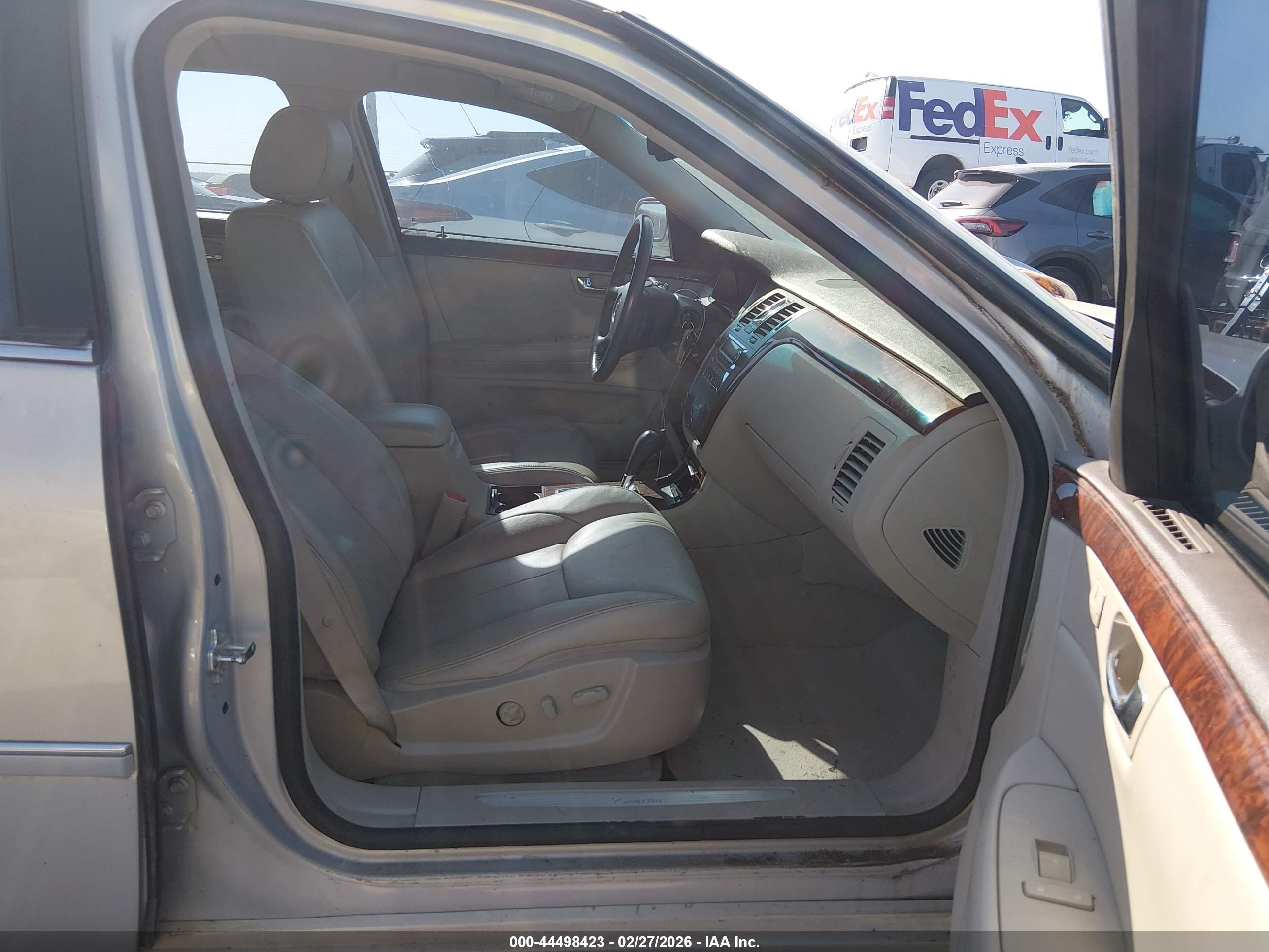 CADILLAC DTS image 5