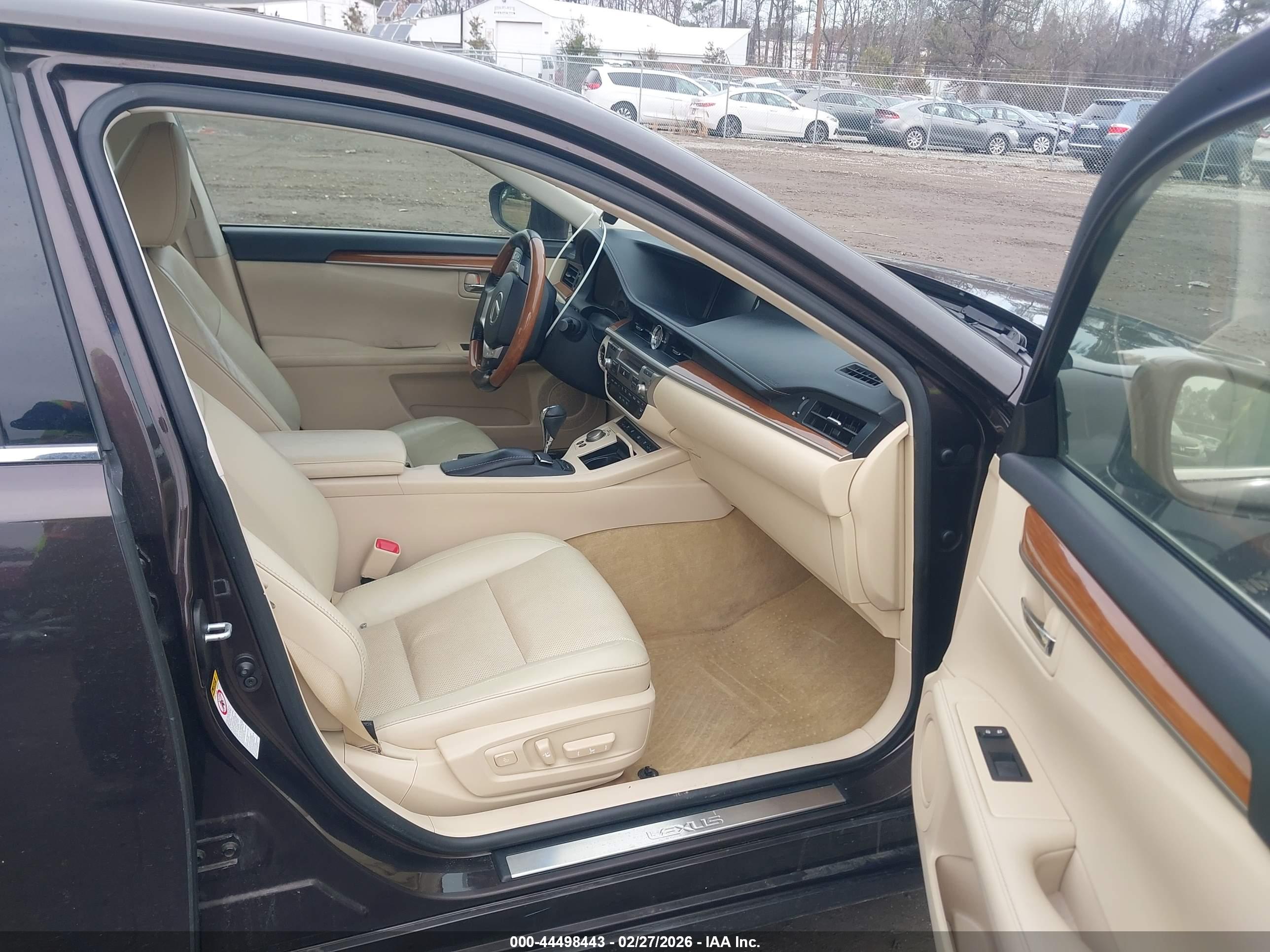 LEXUS ES image 5