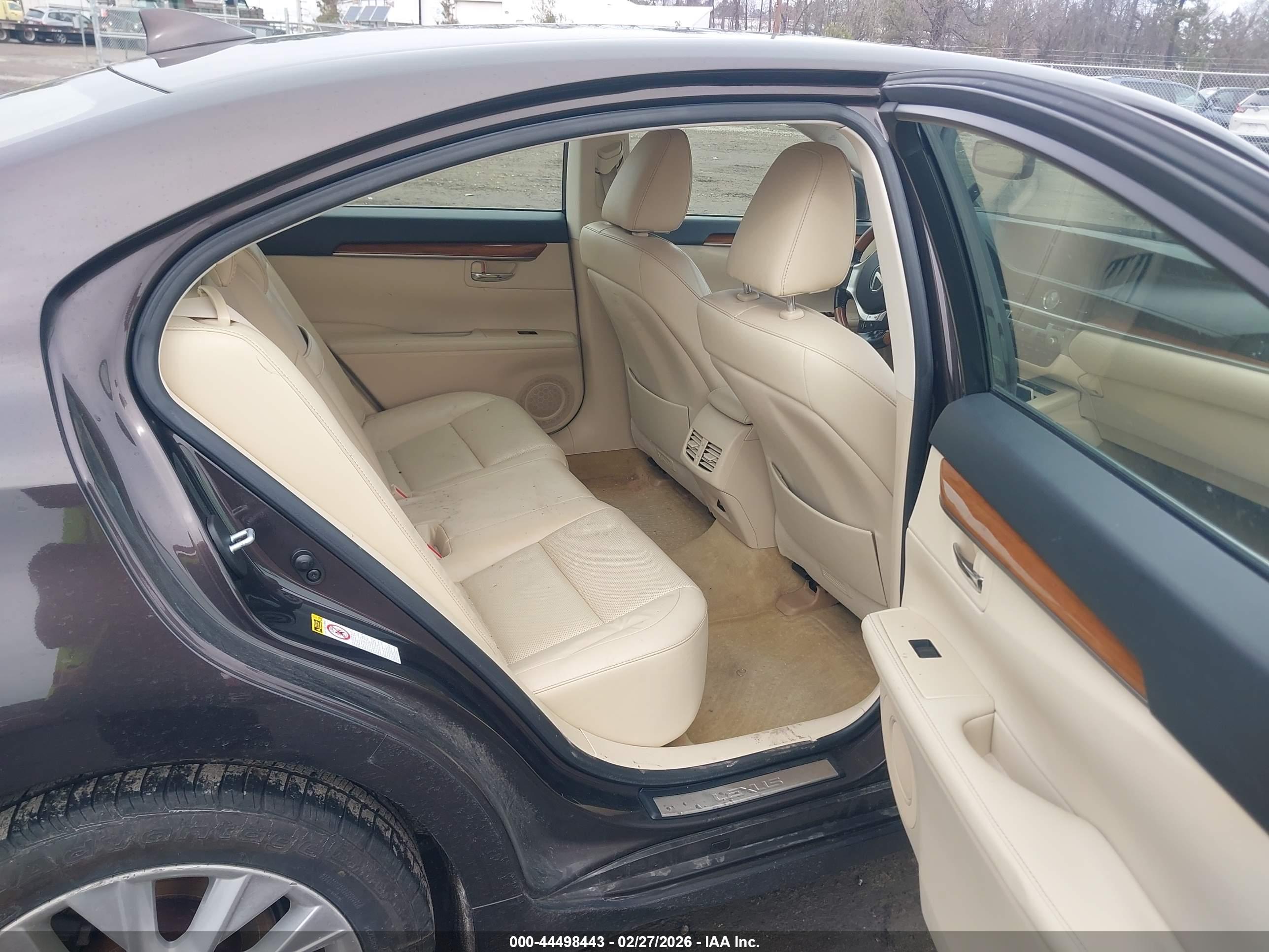 LEXUS ES image 8