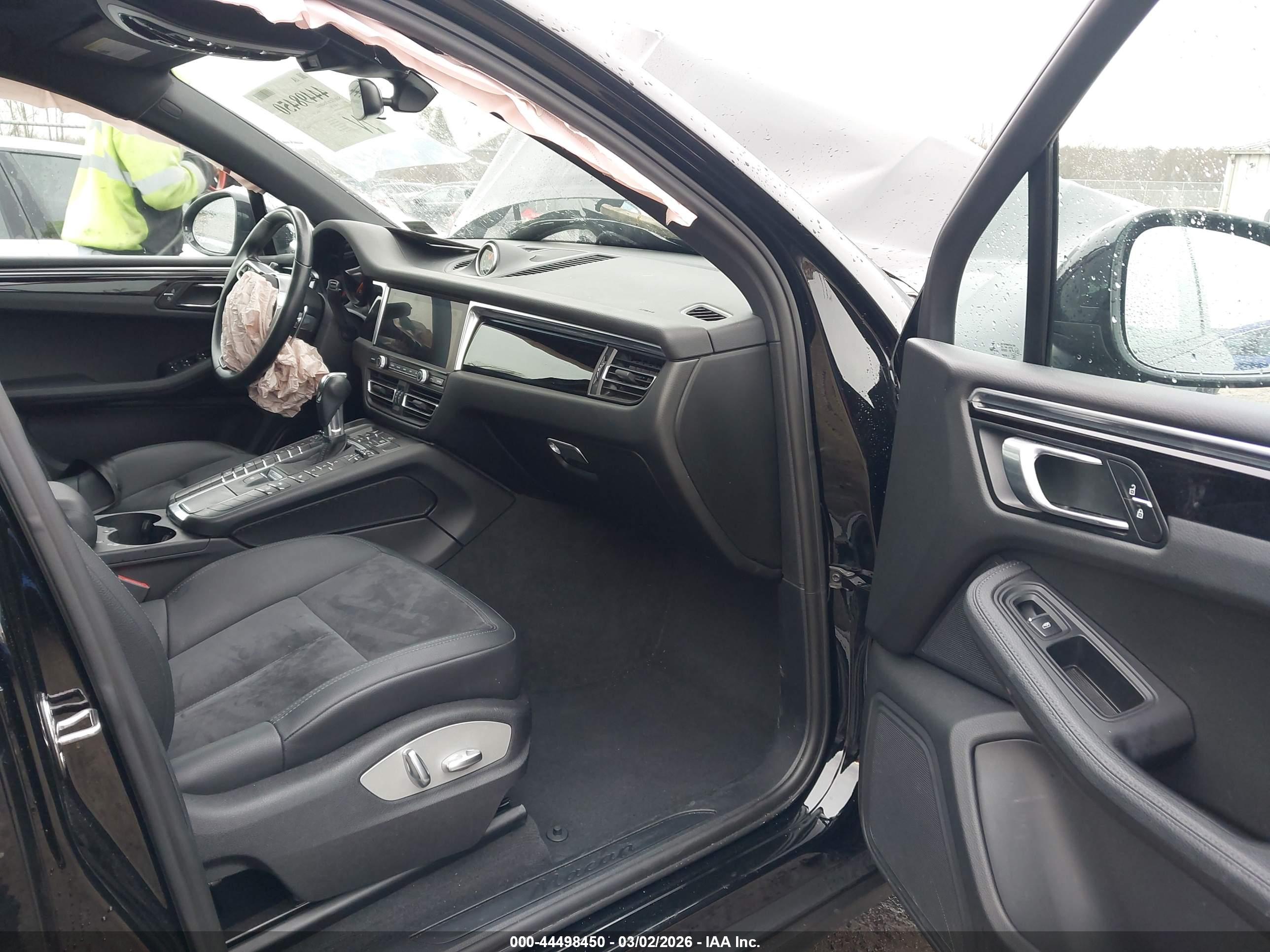 PORSCHE MACAN image 5