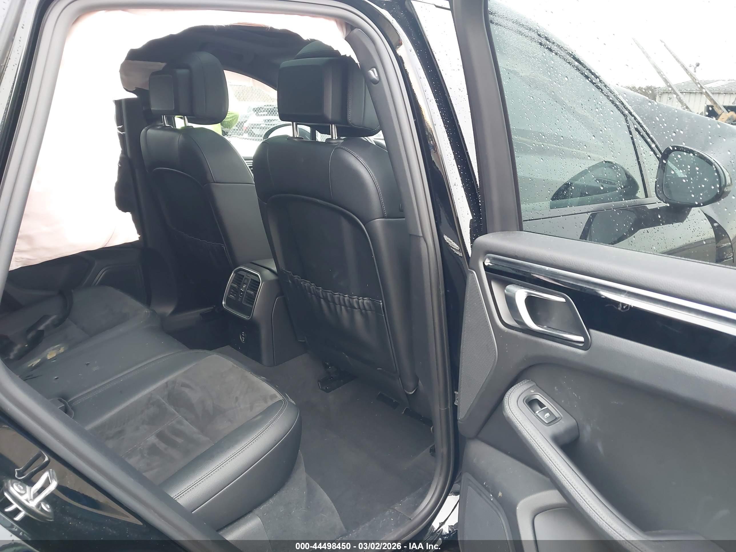 PORSCHE MACAN image 8