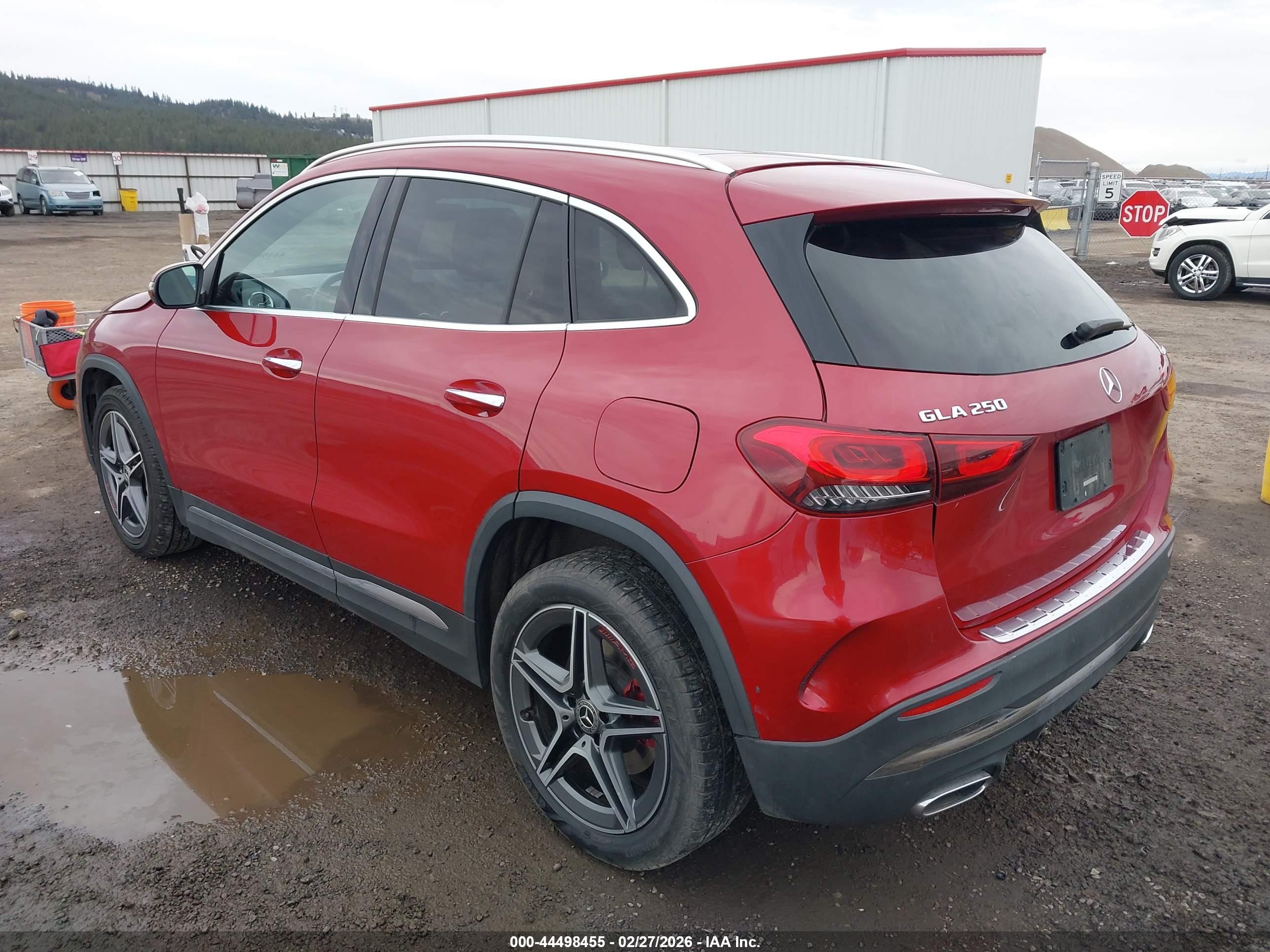 MERCEDES-BENZ GLA image 3