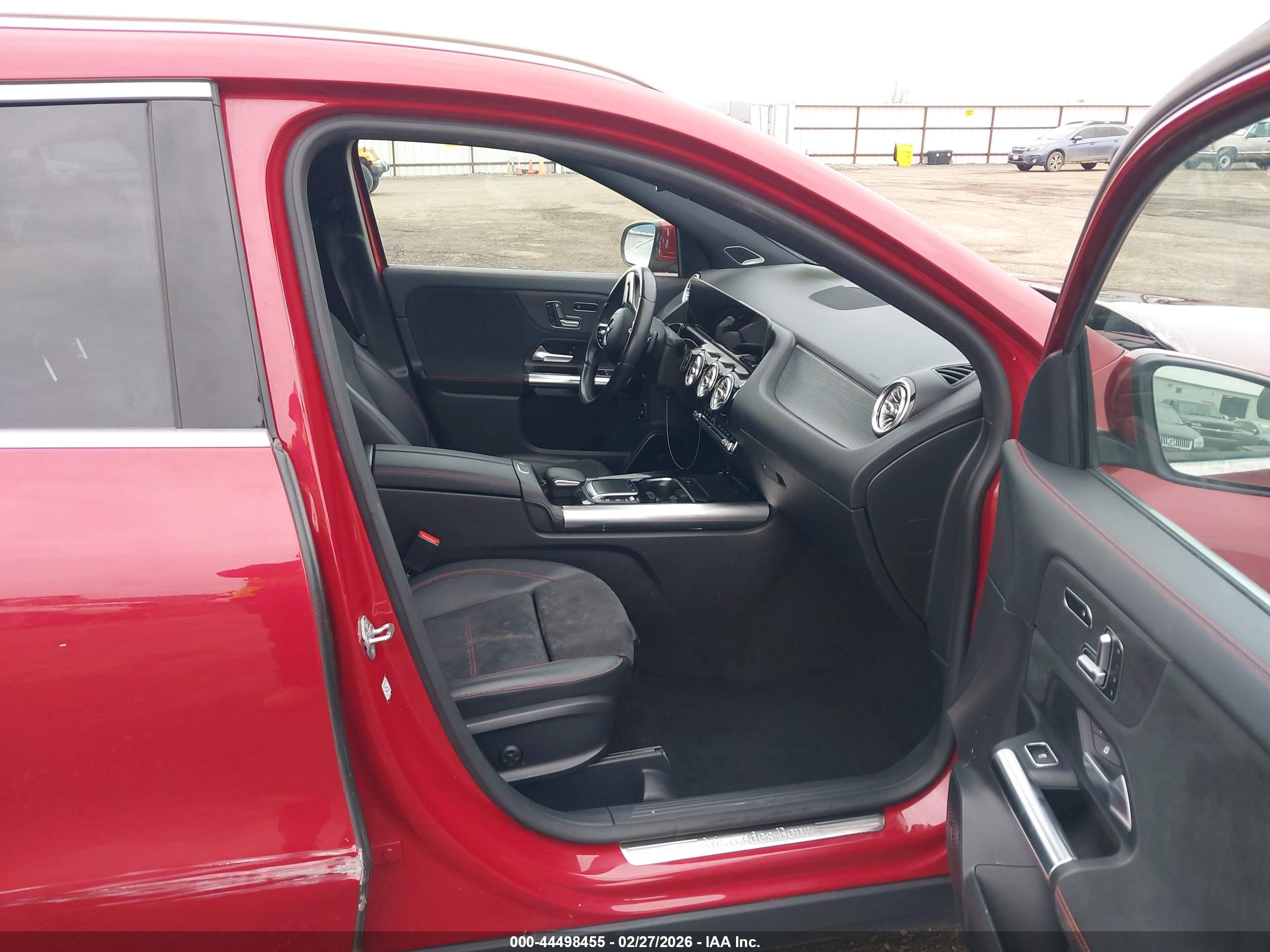 MERCEDES-BENZ GLA image 5