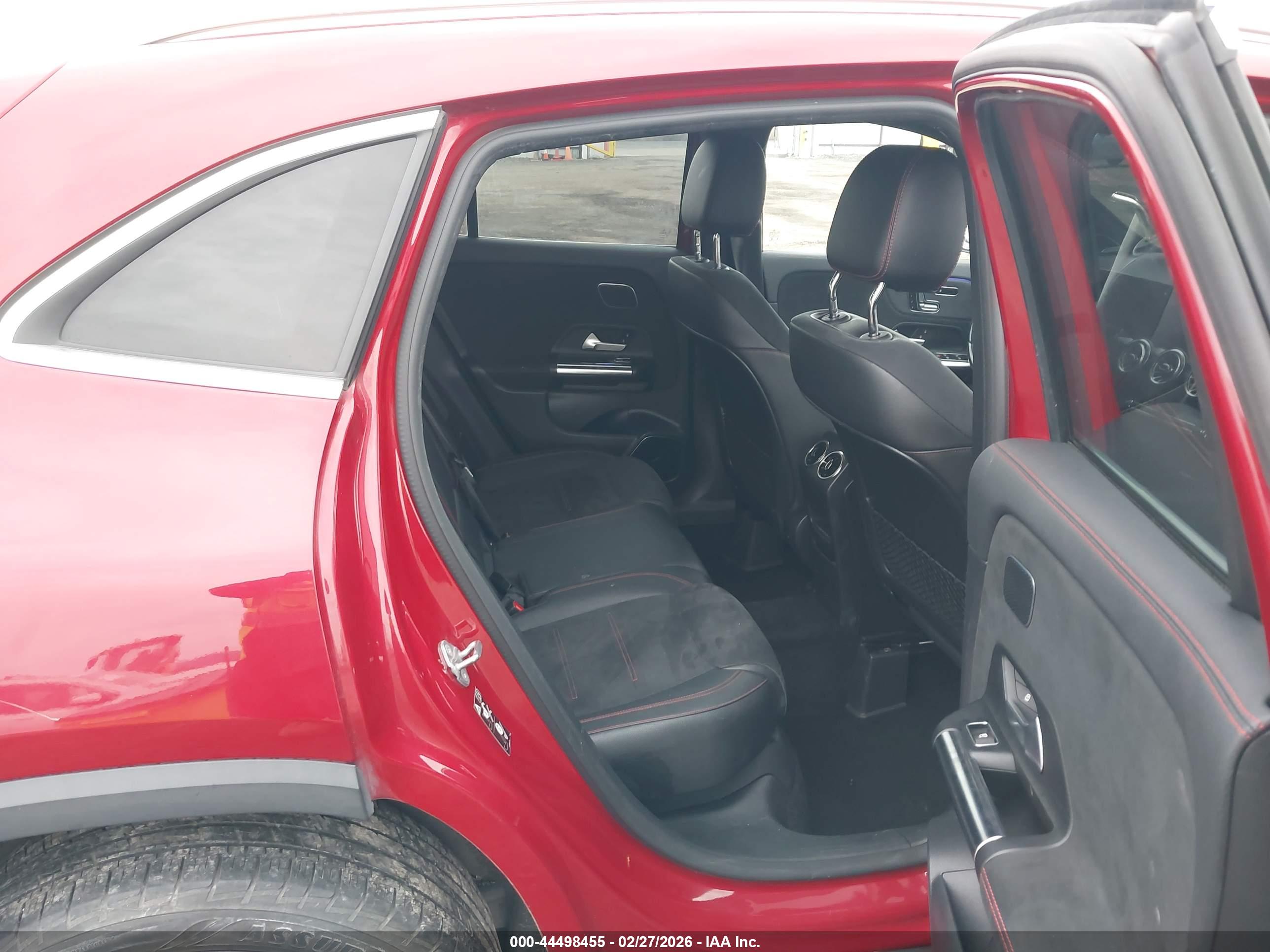 MERCEDES-BENZ GLA image 8