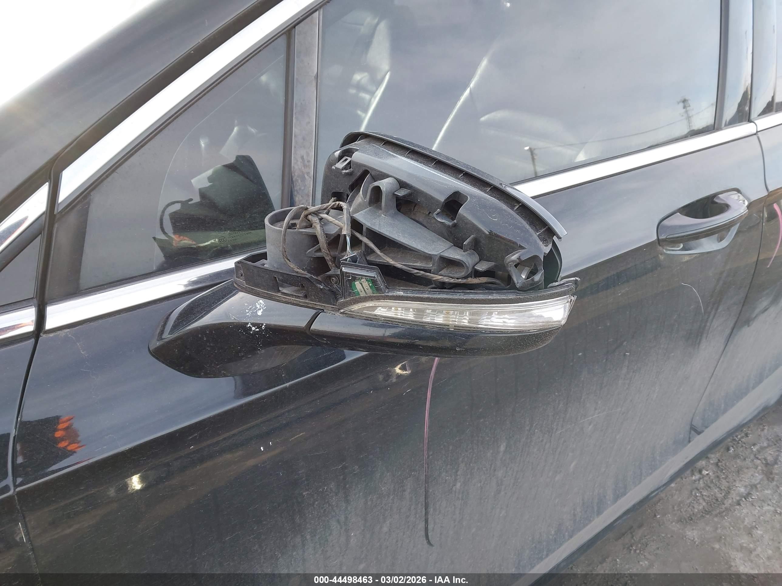 FORD FUSION image 6