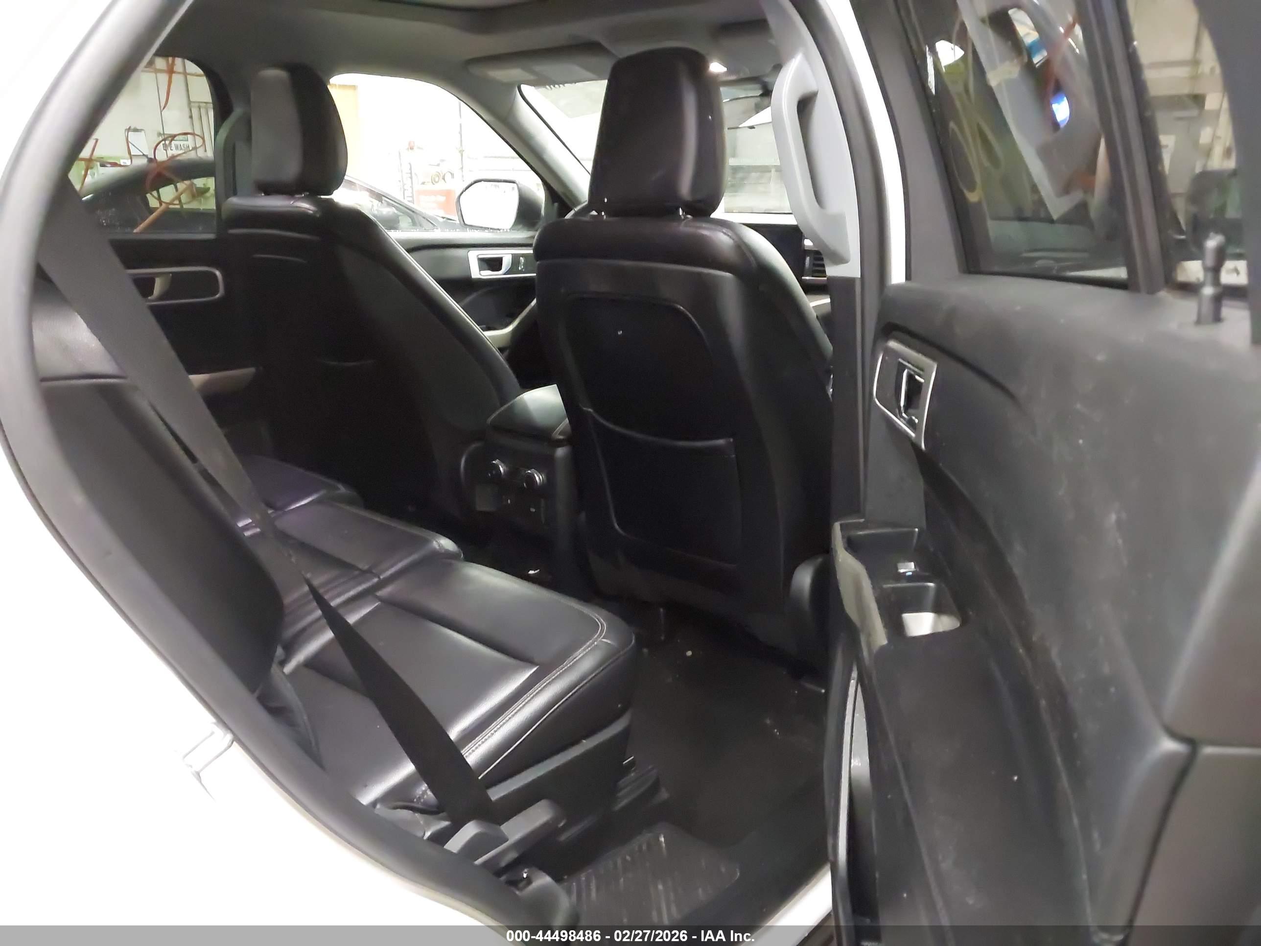 FORD EXPLORER image 8