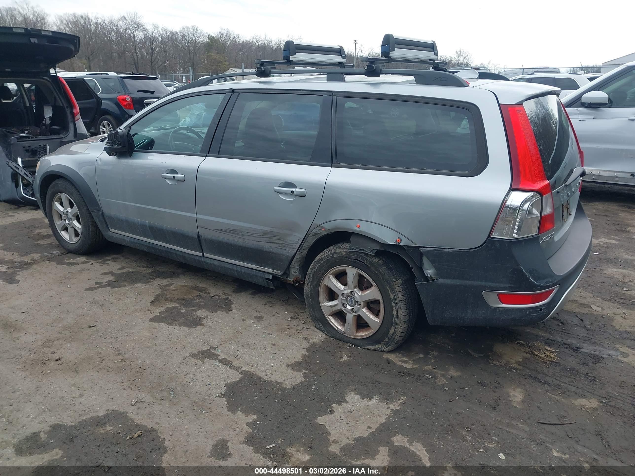 VOLVO XC70 image 3