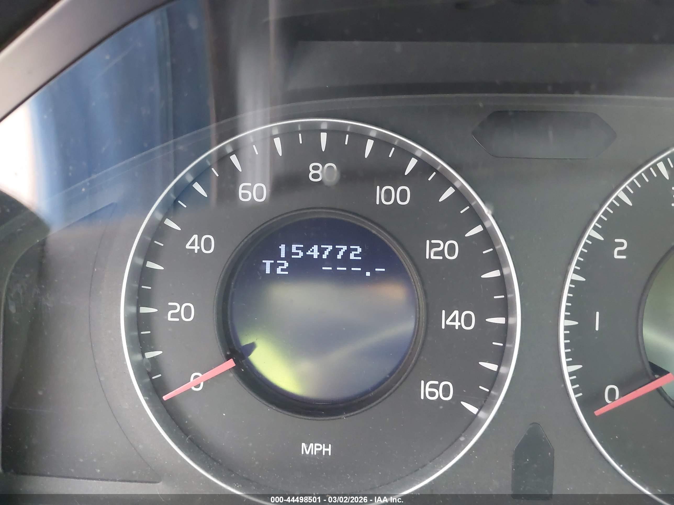 VOLVO XC70 image 7