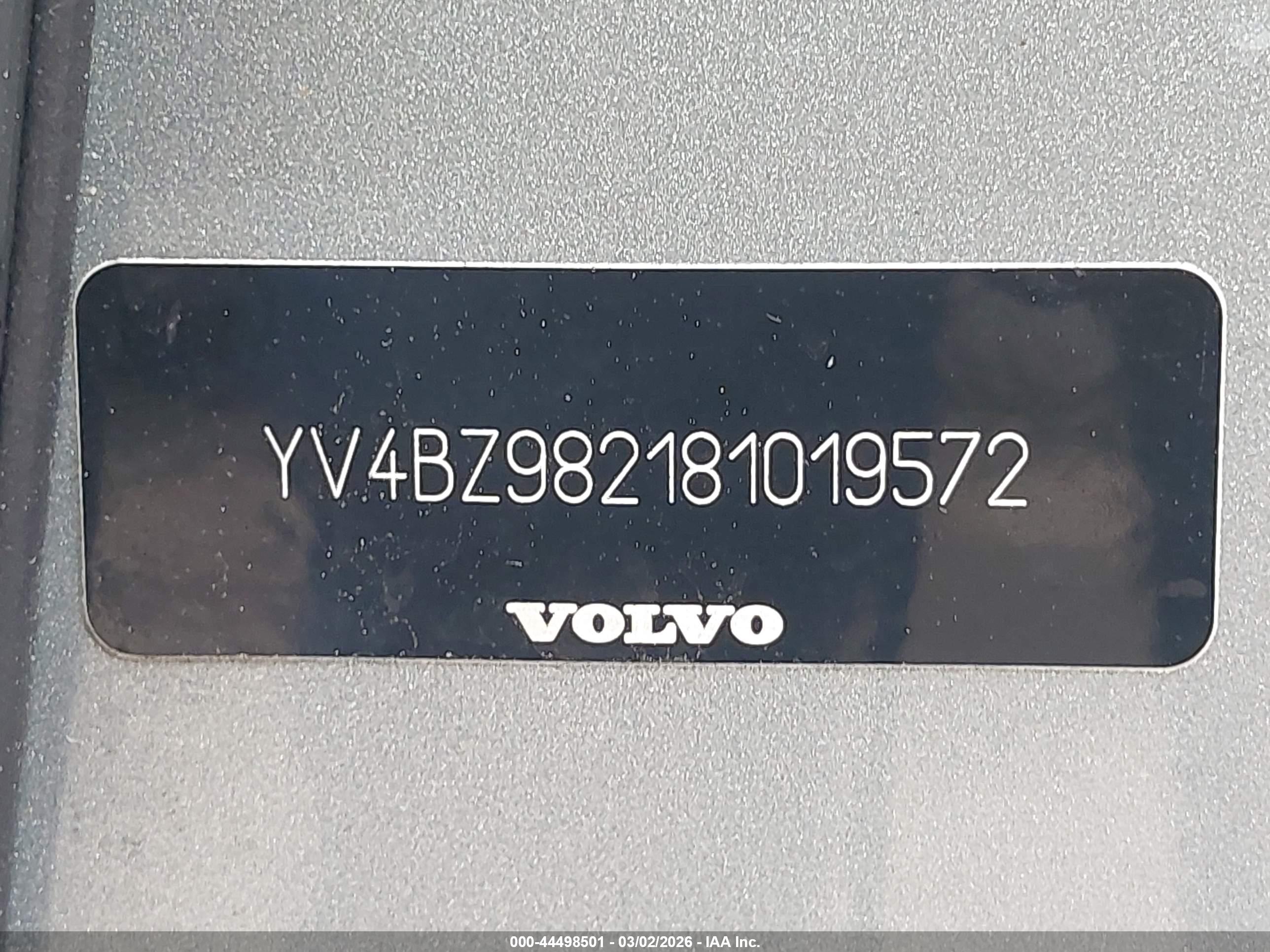 VOLVO XC70 image 9