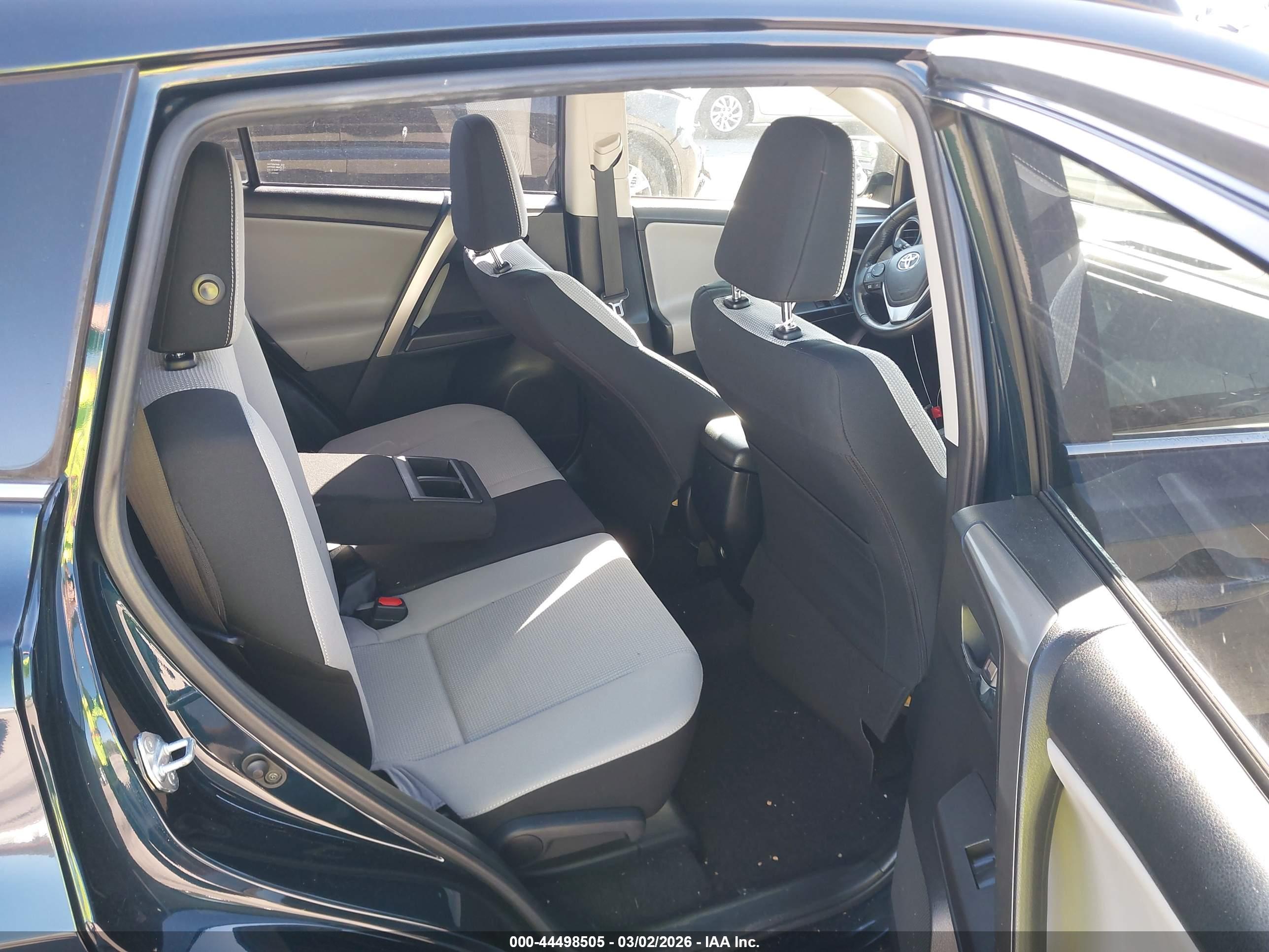 TOYOTA RAV4 image 8