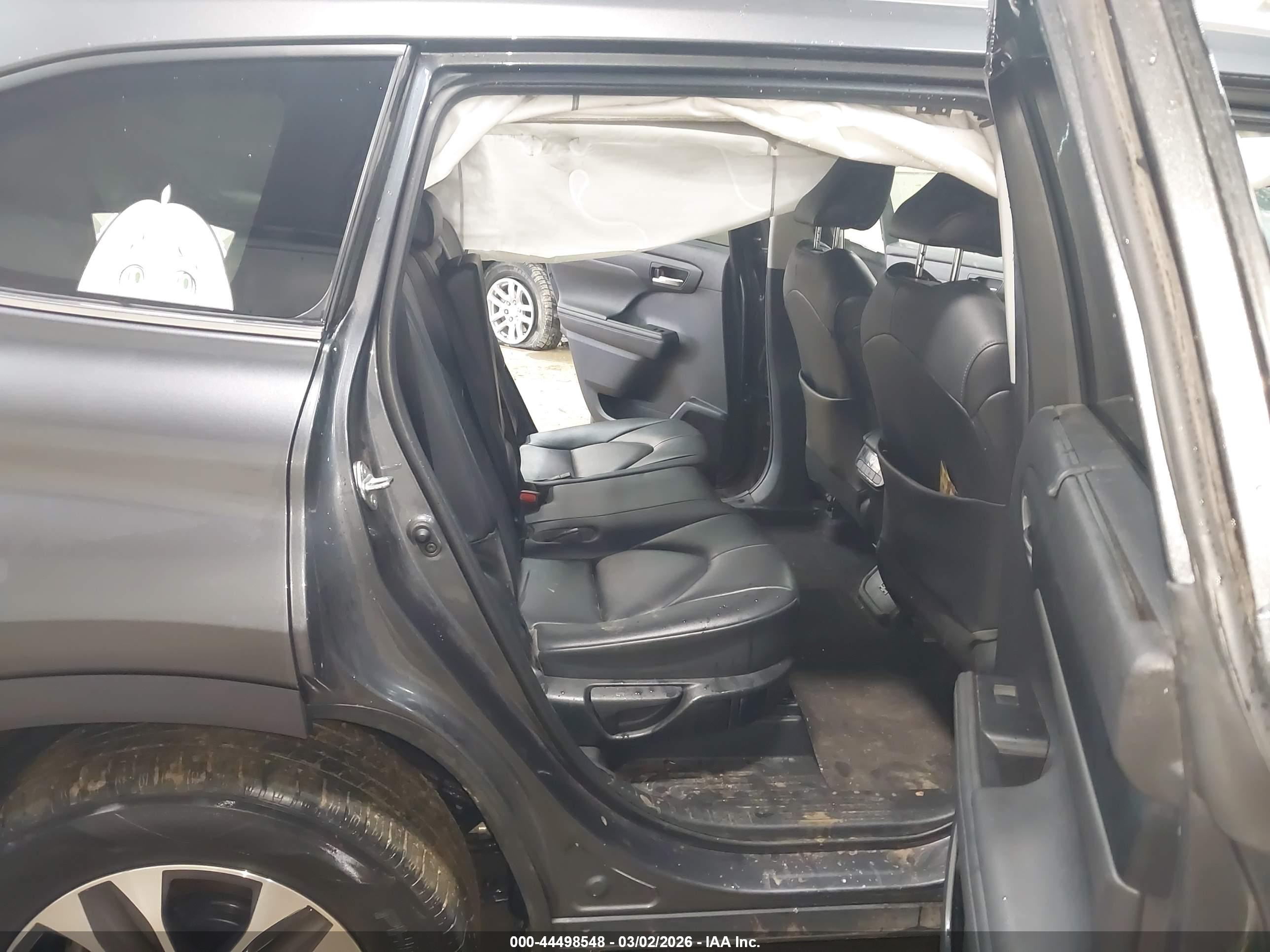 TOYOTA HIGHLANDER image 8