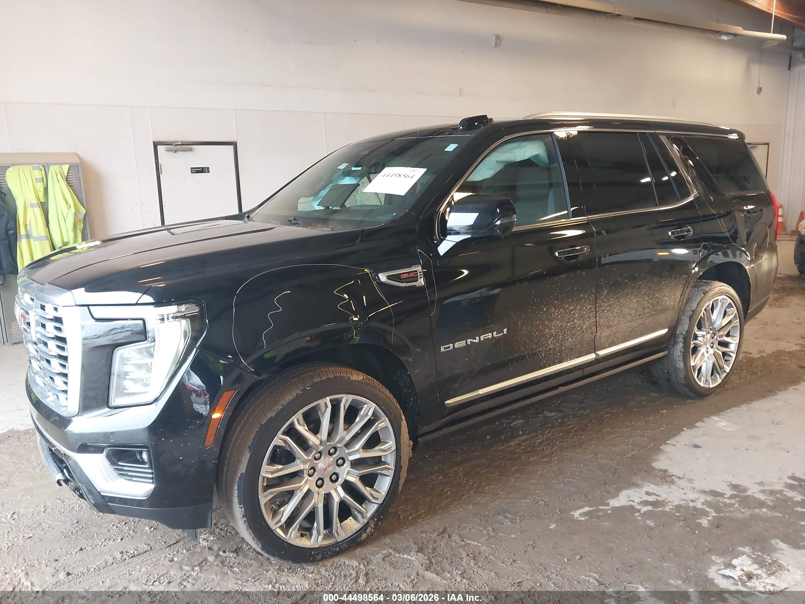GMC YUKON image 2